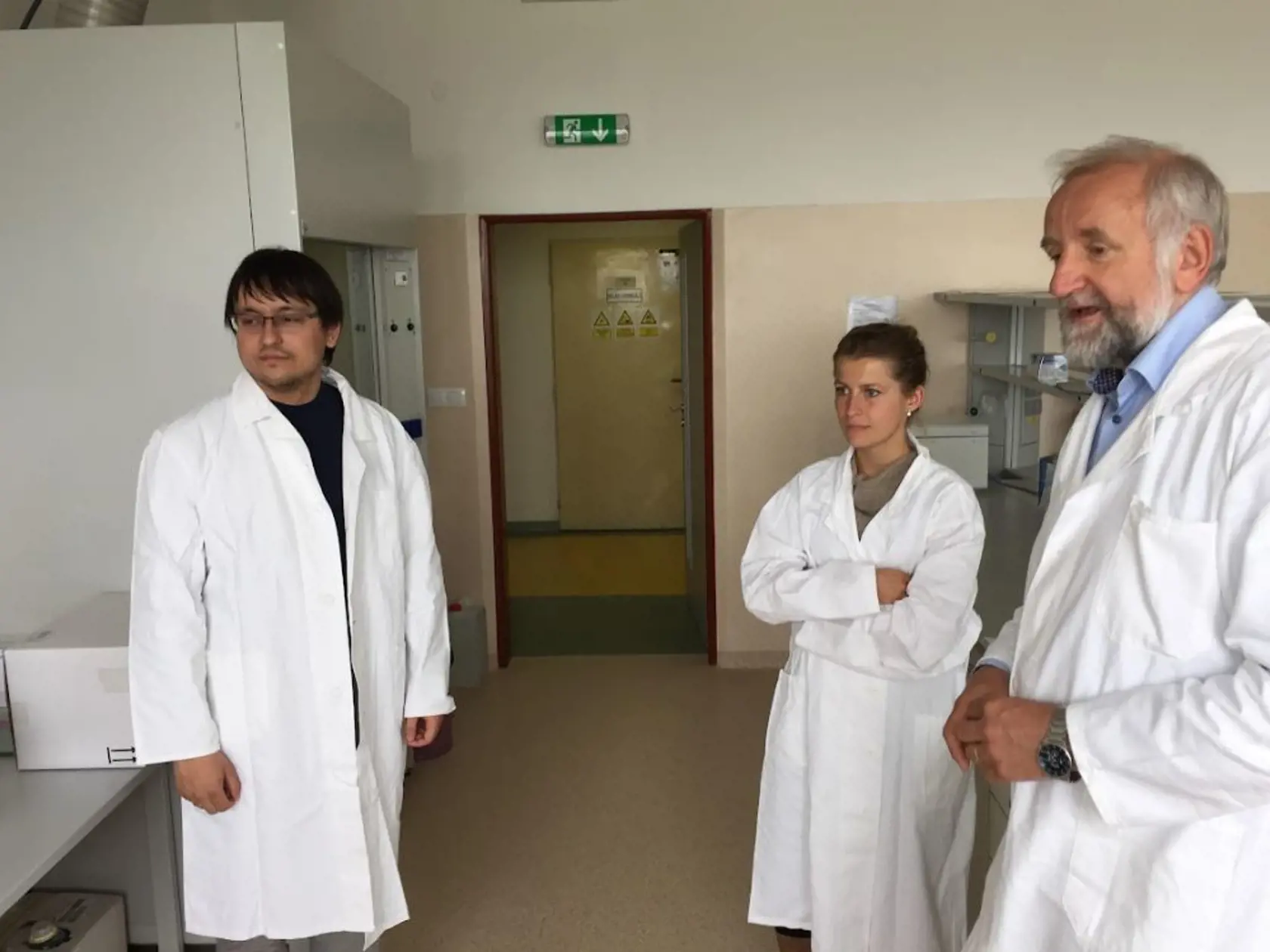 Martin Haranta v laboratóriu často diskutuje s kolegami, ktoré riešenie je najlepšie.