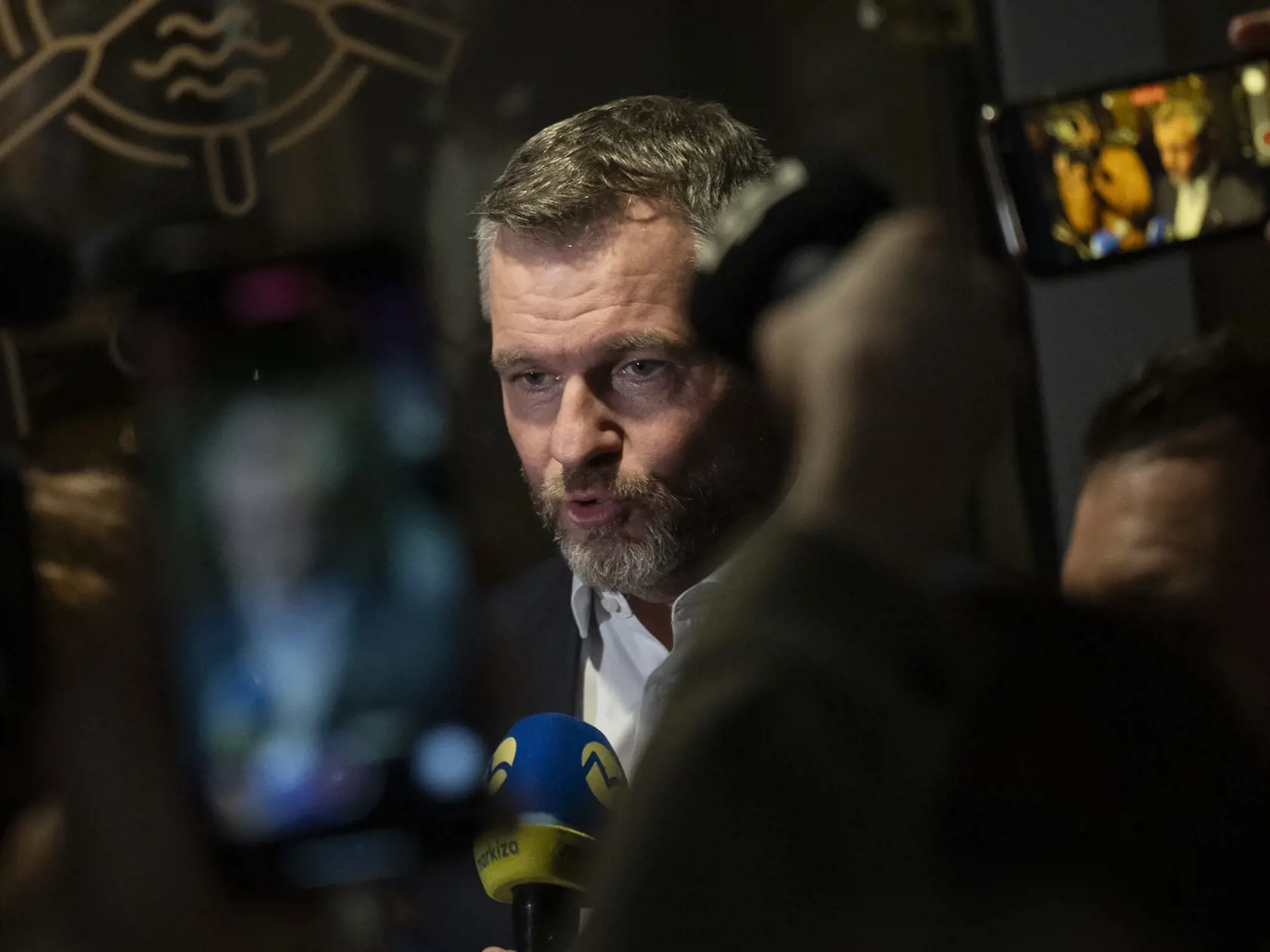 Na snímke predseda Národnej rady (NR) SR a kandidát na prezidenta SR Peter Pellegrini reaguje na predbežné neoficiálne výsledky vo svojej volebnej centrále v Bratislave v sobotu 23. marca 2024.