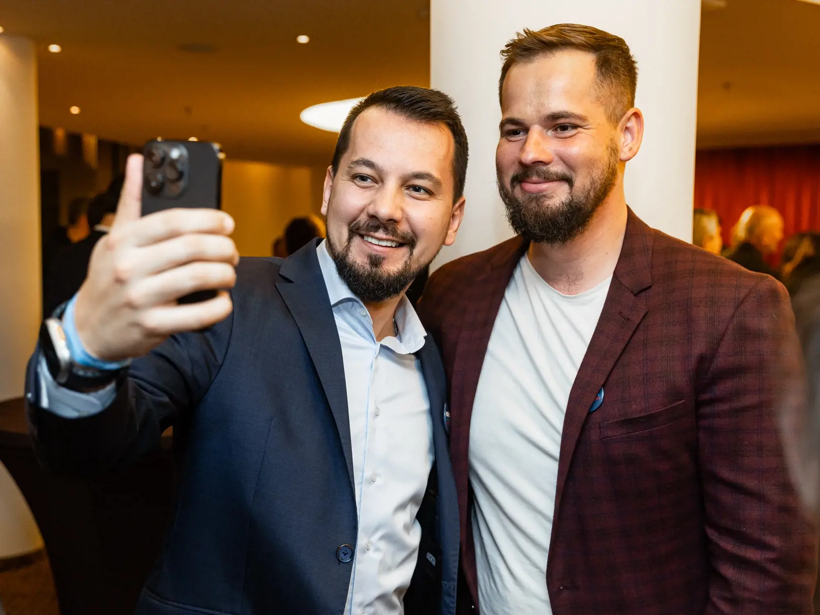 Volebná noc v centrále prezidentského kandidáta Ivana Korčoka v Bratislave. Na snímke Juraj Šeliga a František Košarišťan.