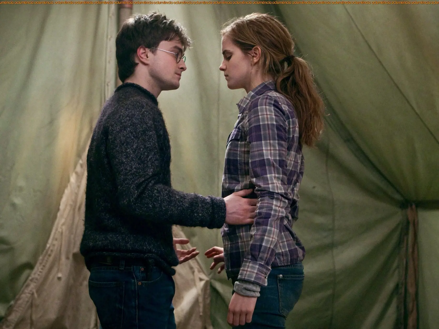 Daniel Radcliffe s Emmou Watson vo filme Harry Potter a Dary smrti.