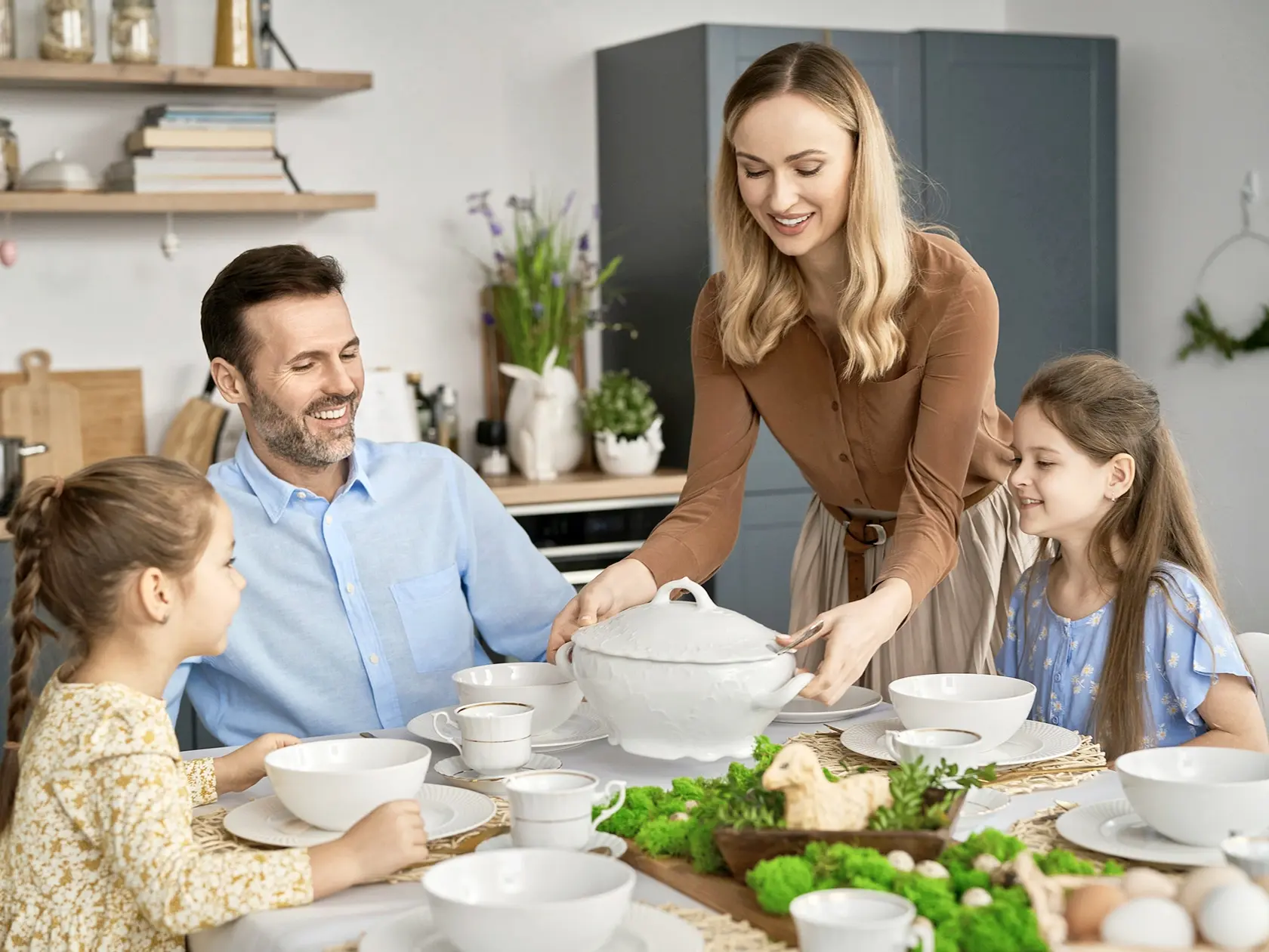 Caucasian,Family,About,To,Start,An,Easter,Dinner,At,Home
