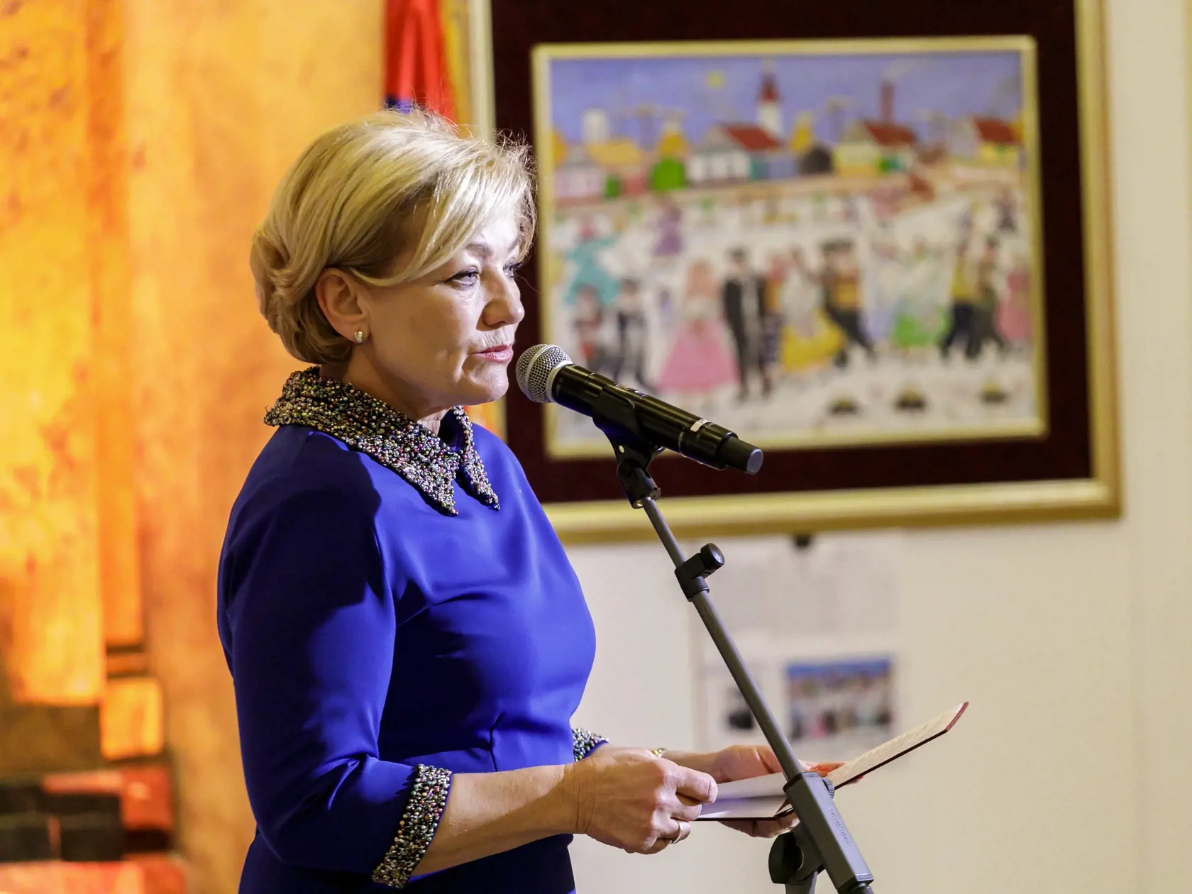 Na snímke ministerka kultúry SR Ľubica Laššáková počas otvorenia výstavy Slovenské insitné maliarstvo zo Srbska v dvorane Ministerstva kultúry SR v Bratislave 11. decembra 2019. FOTO TASR - Dano Veselský
 
