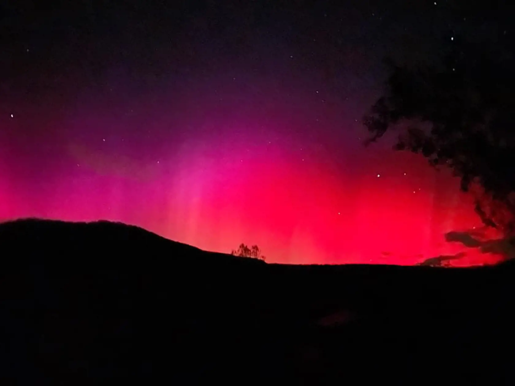 Polárnu žiaru dnes môžu obyvatelia sledovať z rôznych kútov Slovenska.