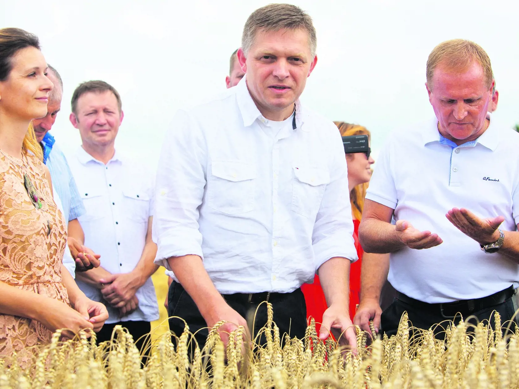 Poľnohospodár – Robert Fico mnohokrát potešil poľnohospodárov svojou prítomnosťou pri žatve. Bolo vidno, že si užíva prítomnosť na čerstvom vzduchu a je jasné, že by sa mohol živiť týmto povolaním. Ako traktorista/kombajnista by zarobil 848 eur  v hrubom.