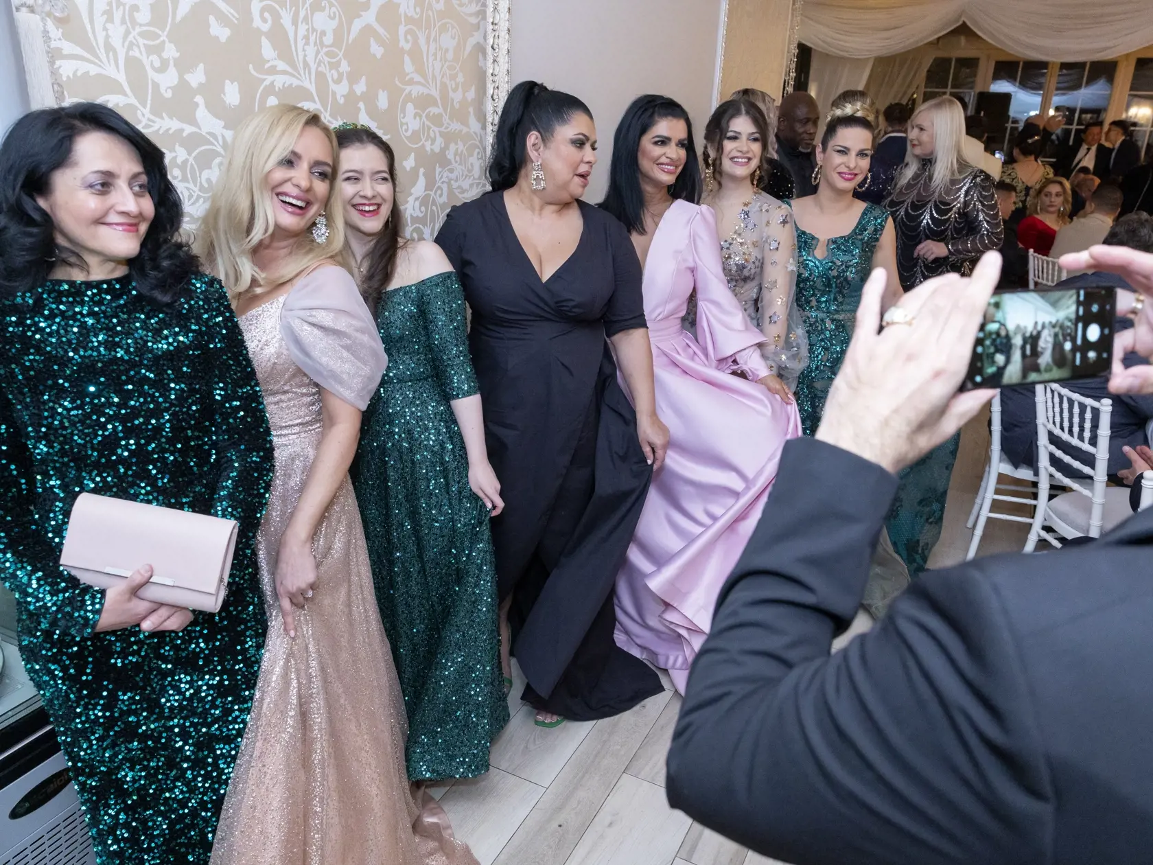 Rómsky ples v nitrianskom hoteli Zlatý kľúčik. Na snímke je Silvia Šarköziová, Vanessa Šarköziová, 