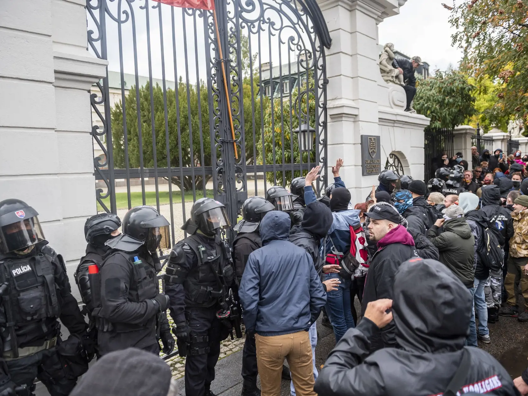 protivládny protest pred úradom vlády v Bratislave