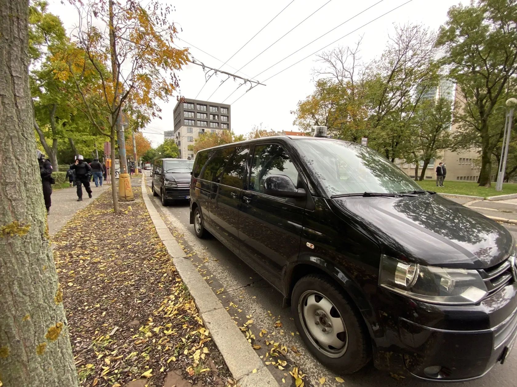 Na proteste sa zišli stovky ľudí, žiadali odstúpenie Matoviča z postu premiéra.
