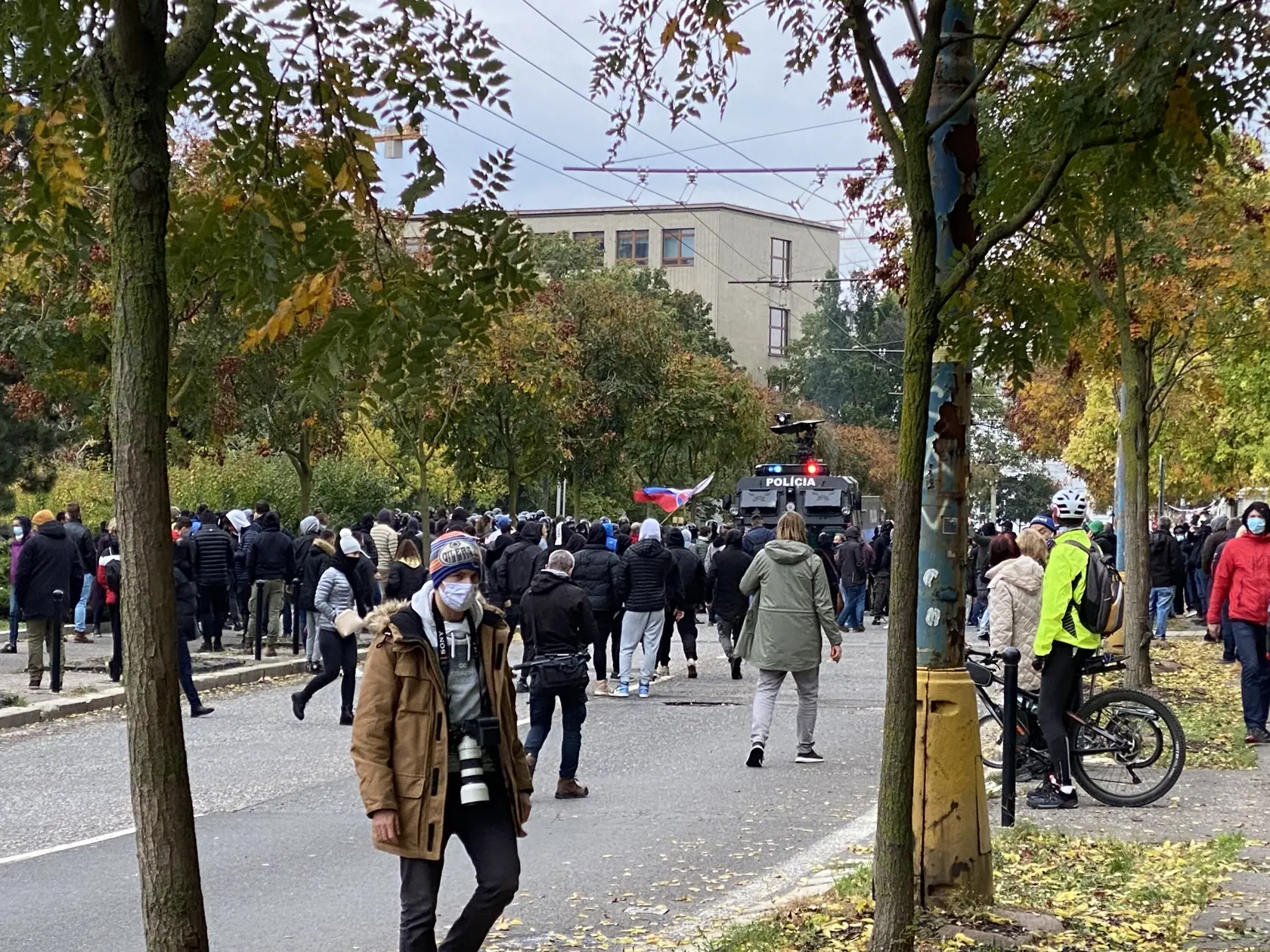 Na proteste sa zišli stovky ľudí, žiadali odstúpenie Matoviča z postu premiéra.