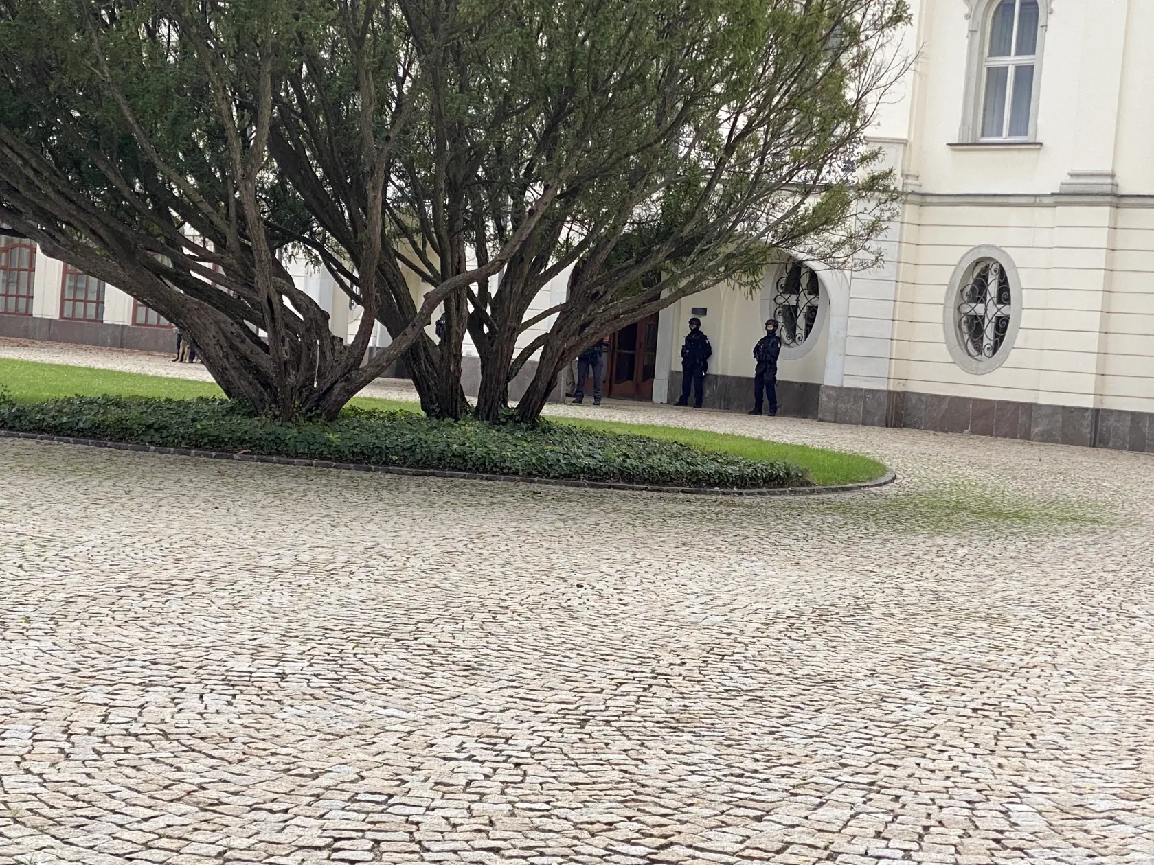 Na proteste sa zišli stovky ľudí, žiadali odstúpenie Matoviča z postu premiéra.