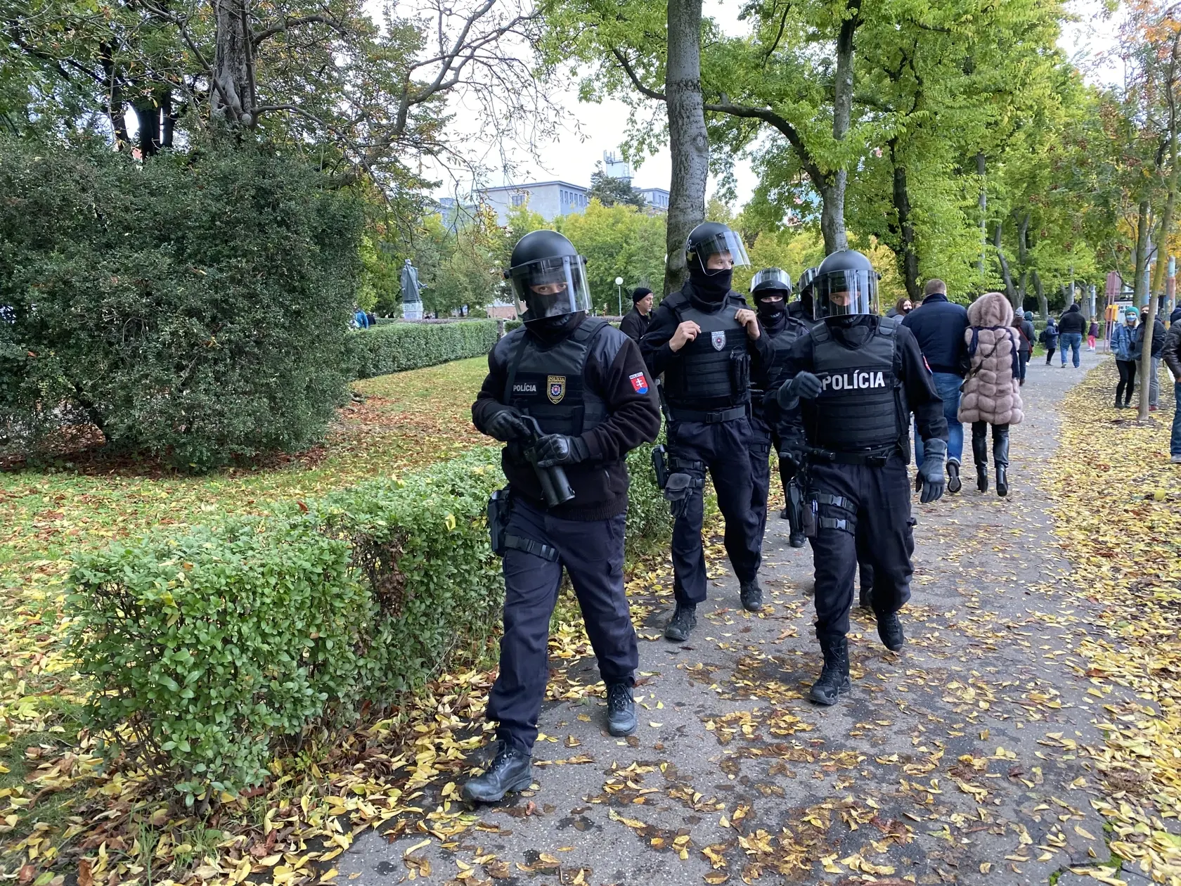 Na proteste sa zišli stovky ľudí, žiadali odstúpenie Matoviča z postu premiéra.