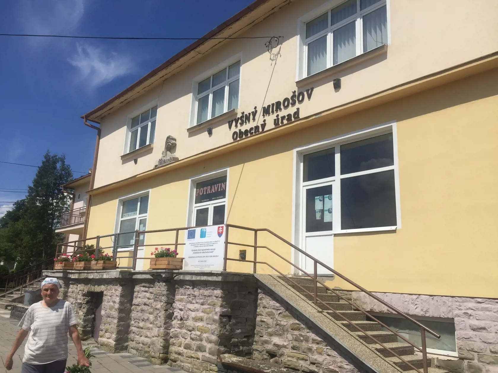 Obecný úrad vo Vyšnom Mirošove.