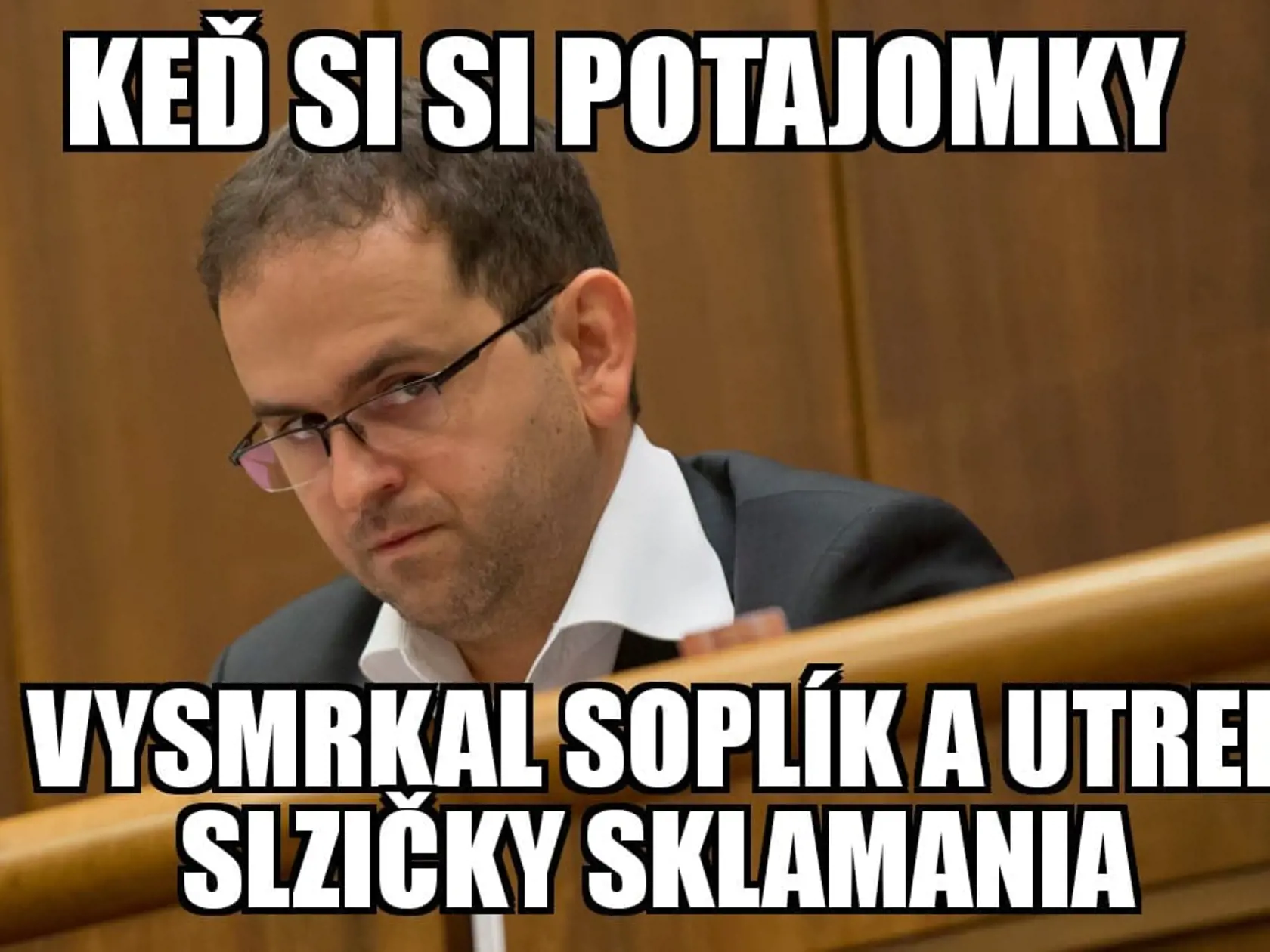 Robert Madej po oznámení Roberta Fica, že sťahuje kandidatúru na sudcu Ústavného súdu. A pri tom Madej robil všetko preto, aby sa to podarilo. 