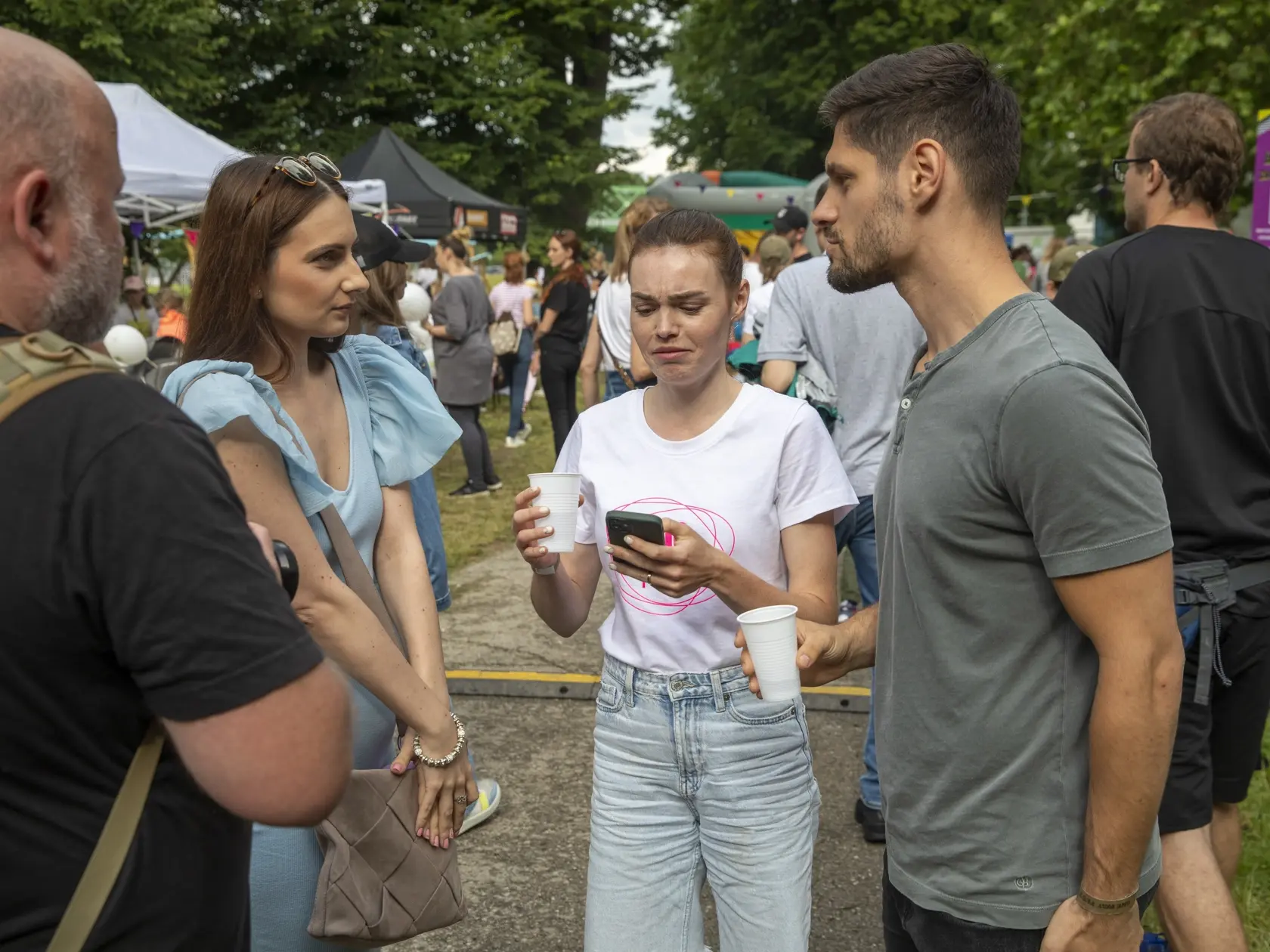 Manželia Mária a Adrián Bartalos na festivale spoločenstva Milosť. Chceli sme s nimi spraviť rozhovor, ale povedali nám, že majú veľa práce s organizáciou.