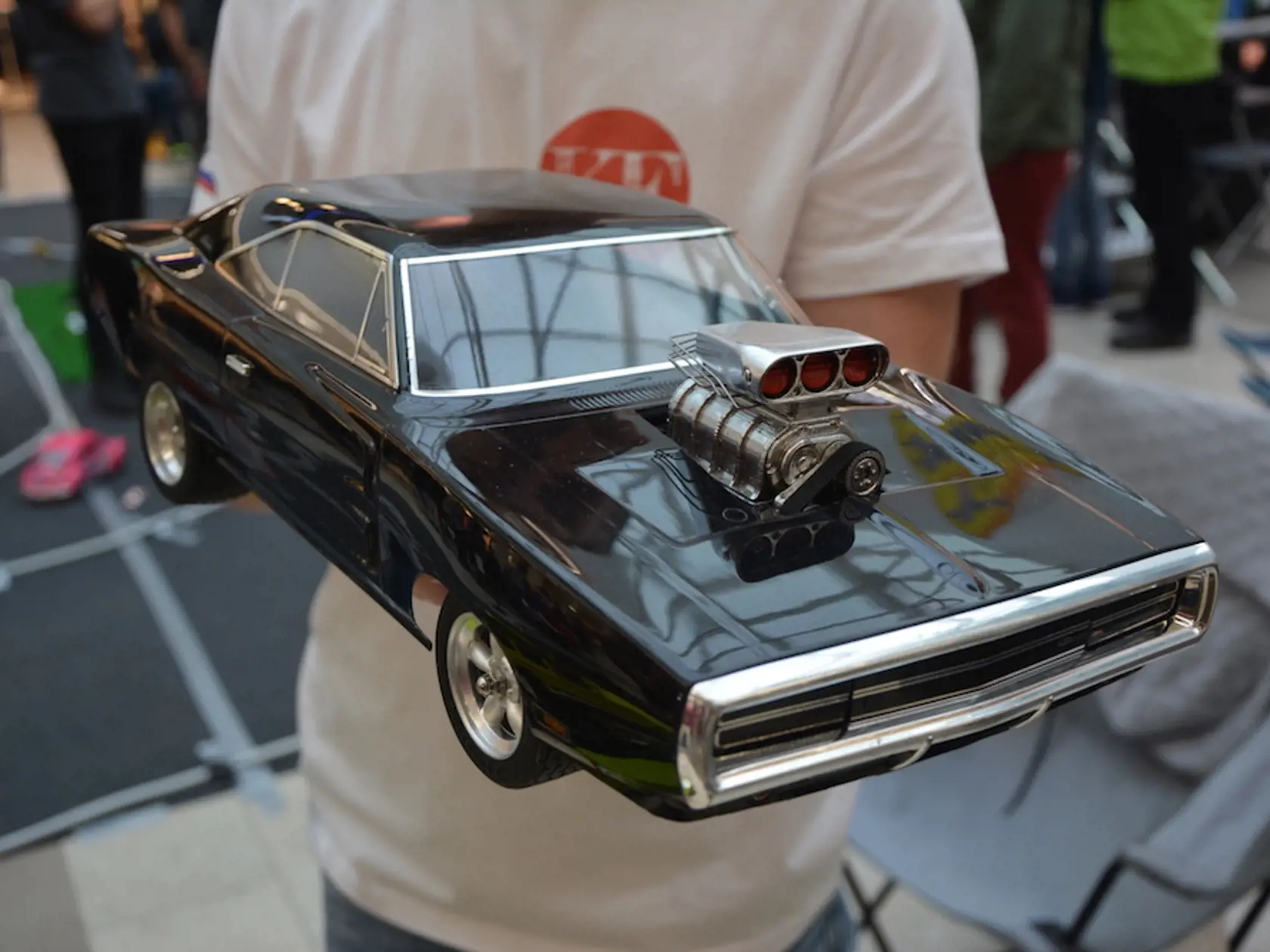 Dodge Charger z filmu Rýchlo a zbesilo. Je to modelový rok 1970, má funkčný motor so zvukom, kompresormi a všetkým, ako skutočné auto. “Dokáže sa postaviť na zadné koleso ako jeho ozajstná predloha vo filme a plesknúť na predné. Aj motor sa správa ako u ozajstného dodgu, otvárajú sa klapky, nasávajú vzduch, točia sa kolieska, aby to vyzeralo reálne,” smeje sa Peter Kubička. Všetky svoje modely vyrezáva z plastu, aj motor, ktorý je poháňaný elektrickým motorčekom na batériu. 
