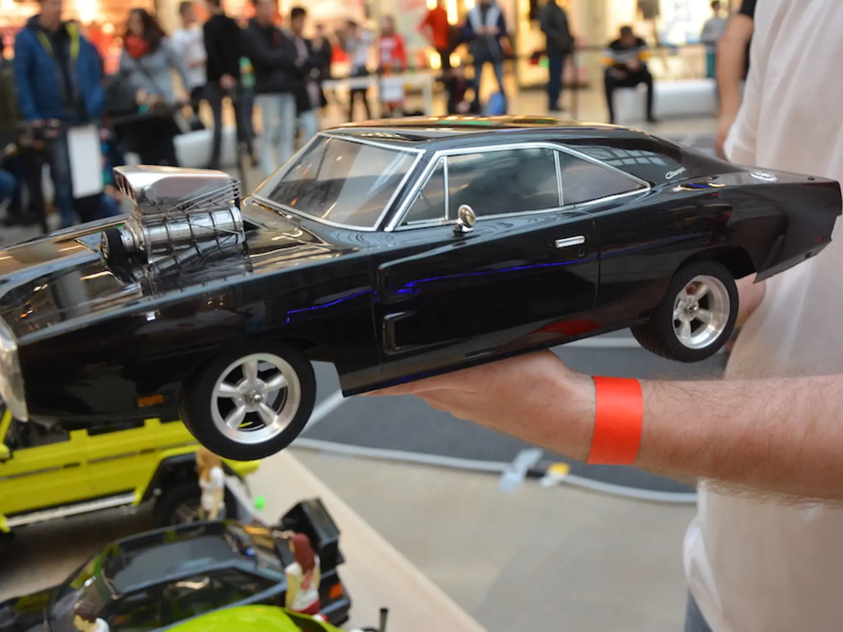 Dodge Charger z filmu Rýchlo a zbesilo. Je to modelový rok 1970, má funkčný motor so zvukom, kompresormi a všetkým, ako skutočné auto. “Dokáže sa postaviť na zadné koleso ako jeho ozajstná predloha vo filme a plesknúť na predné. Aj motor sa správa ako u ozajstného dodgu, otvárajú sa klapky, nasávajú vzduch, točia sa kolieska, aby to vyzeralo reálne,” smeje sa Peter Kubička. Všetky svoje modely vyrezáva z plastu, aj motor, ktorý je poháňaný elektrickým motorčekom na batériu. 
