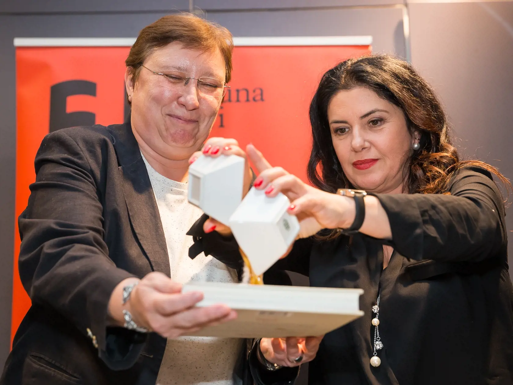 Krst knihy receptov v bratislavskom knihkupectve. Krstna mama bola Iveta Malachovska a samotna autorka