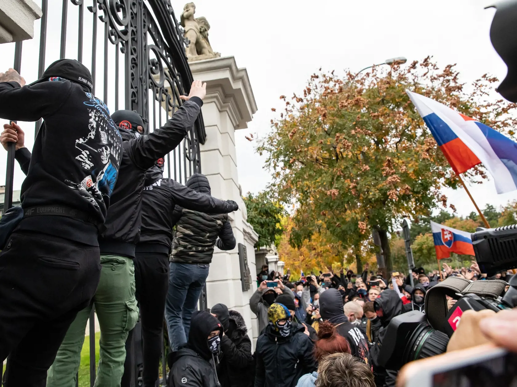 Protest proti Igorovi Matovičovi pred úradom vlády SR.