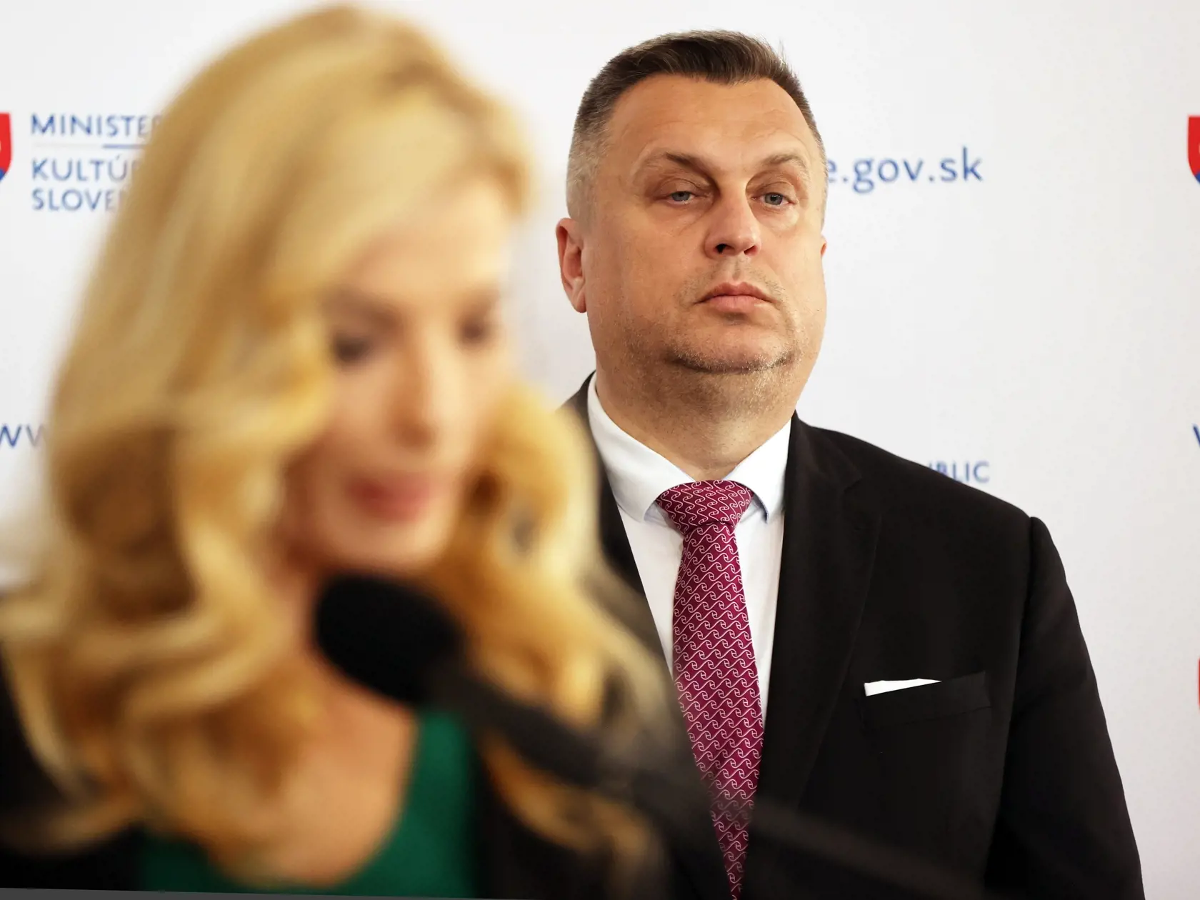Na snímke sú Martina Šimkovičová, Andrej Danko, Tomáš Tataba a Lukáš Machala-generálny tajomník služobného úradu MKSR.
