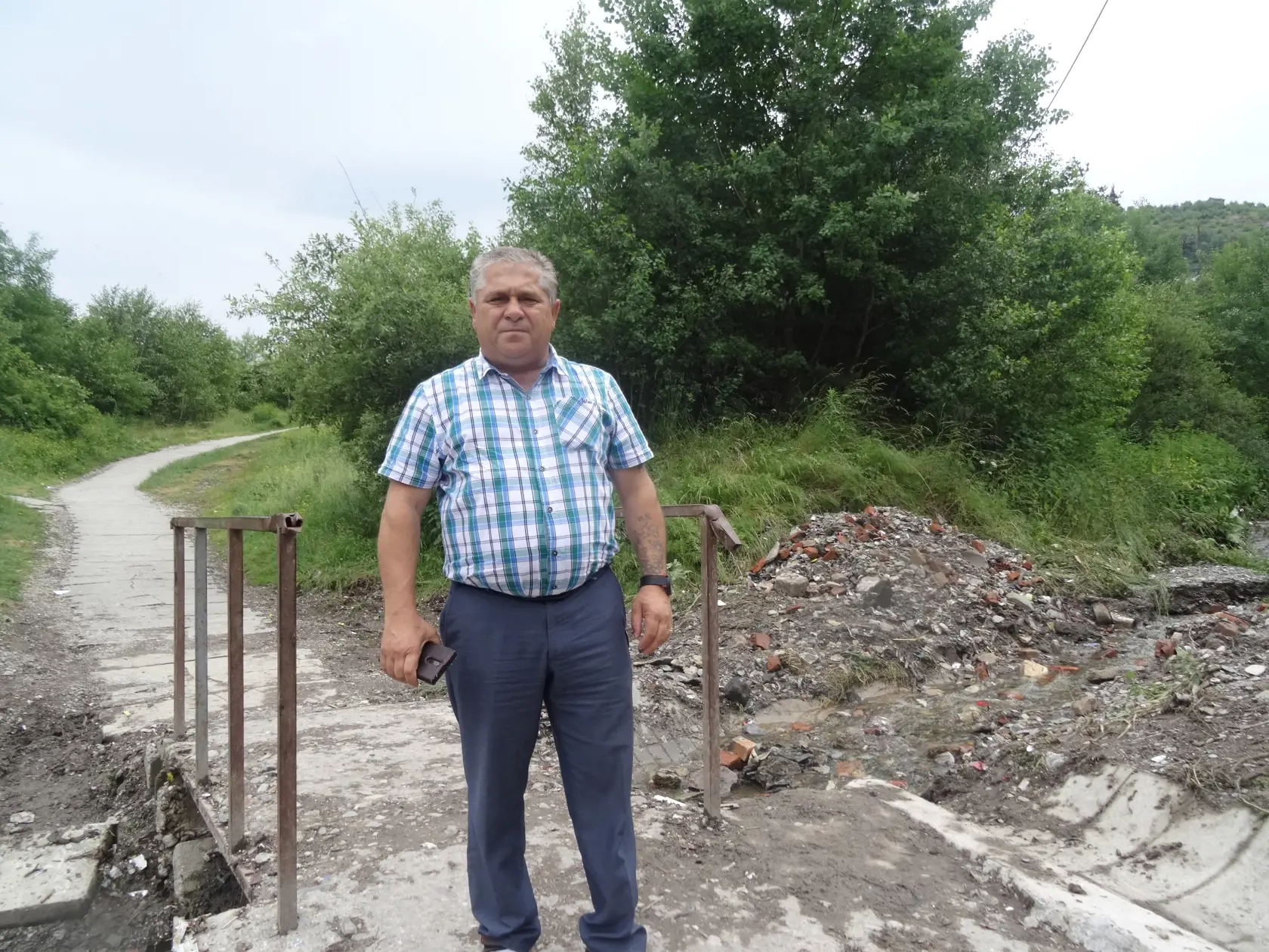 Starosta Ivan Dunka (na archívnej fotografii) namiesto školy riešil včera chodníky. Dokonca bol kvôli tomu aj v Košiciach.