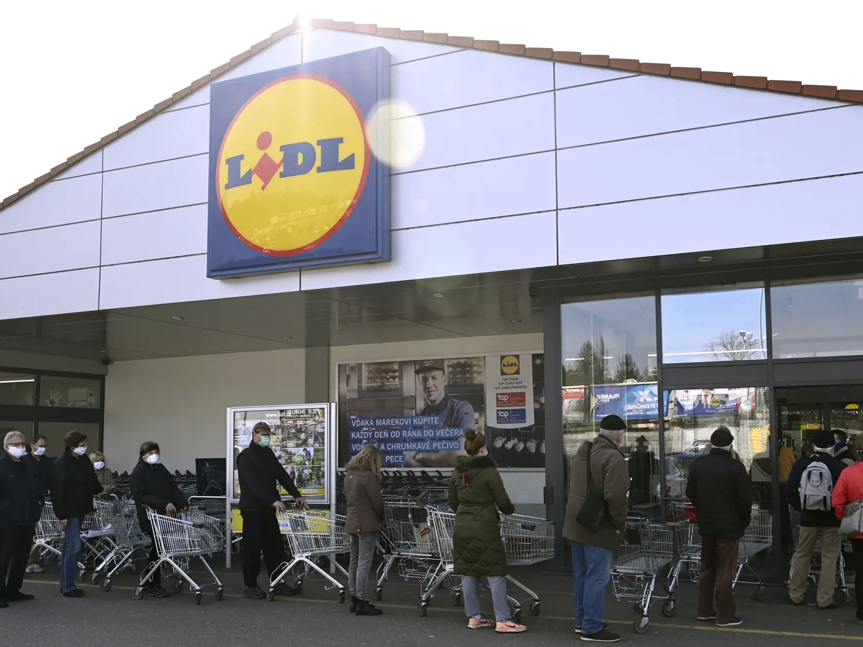 Zastropované ceny už môžeme nájsť nielen pri energiách, ale aj v obchodných reťazcoch.