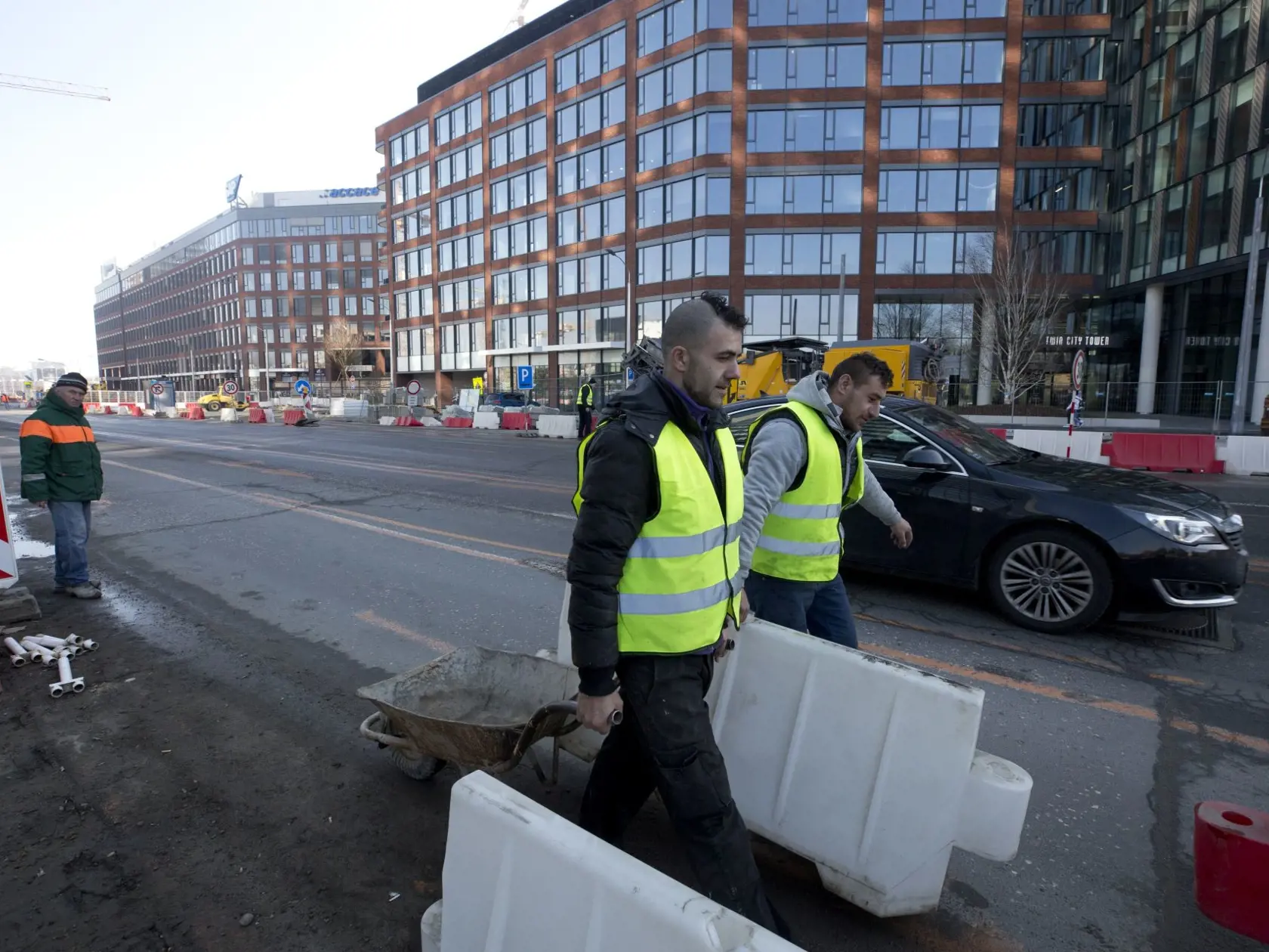 13.46 h 17. 2. 2019 Bratislava: Prvé práce sa začínajú.