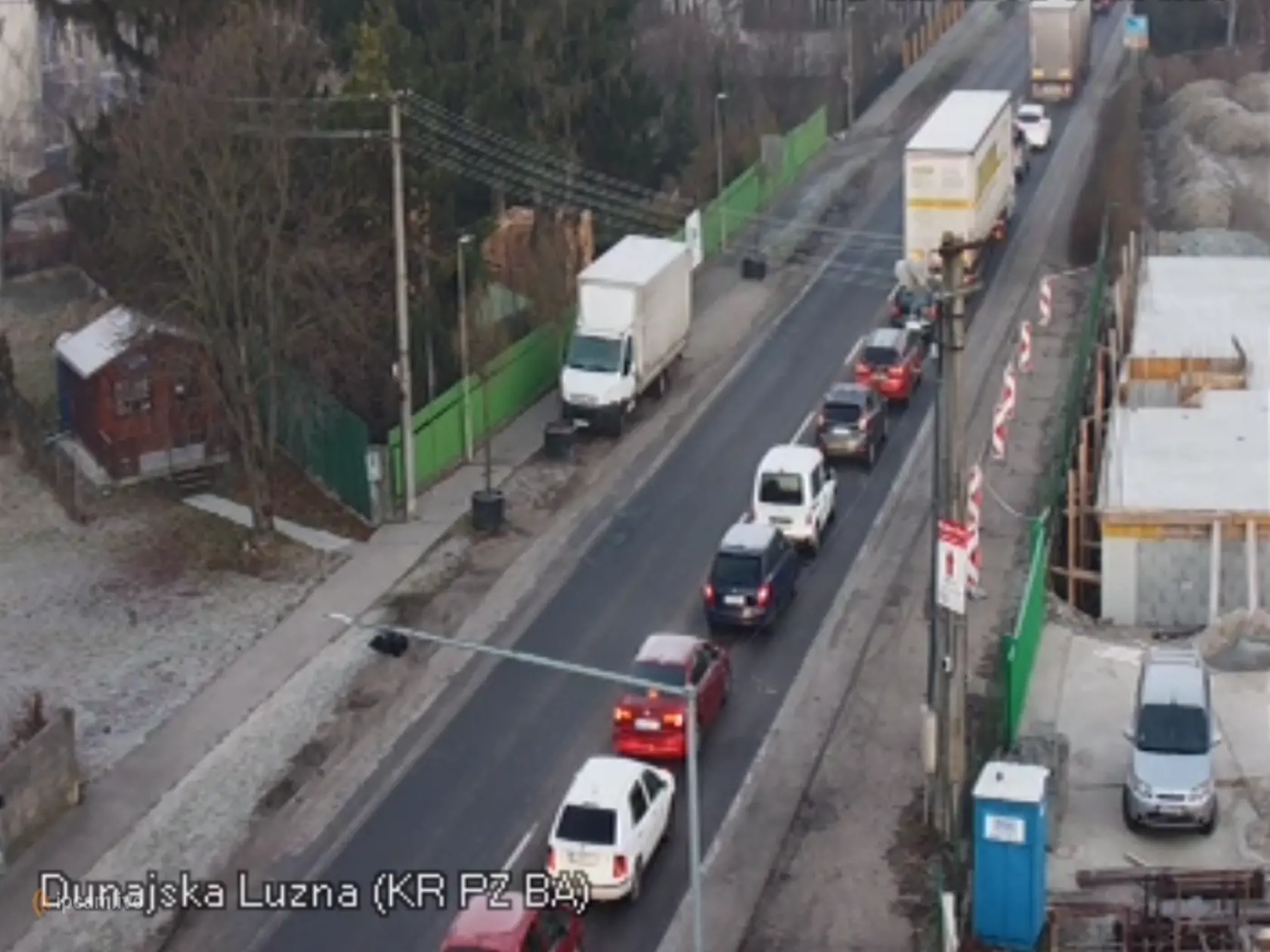 Kolóna sa začína tvoriť v Dunajskej Lužnej v smere do Bratislavy. Záber z online kamery.