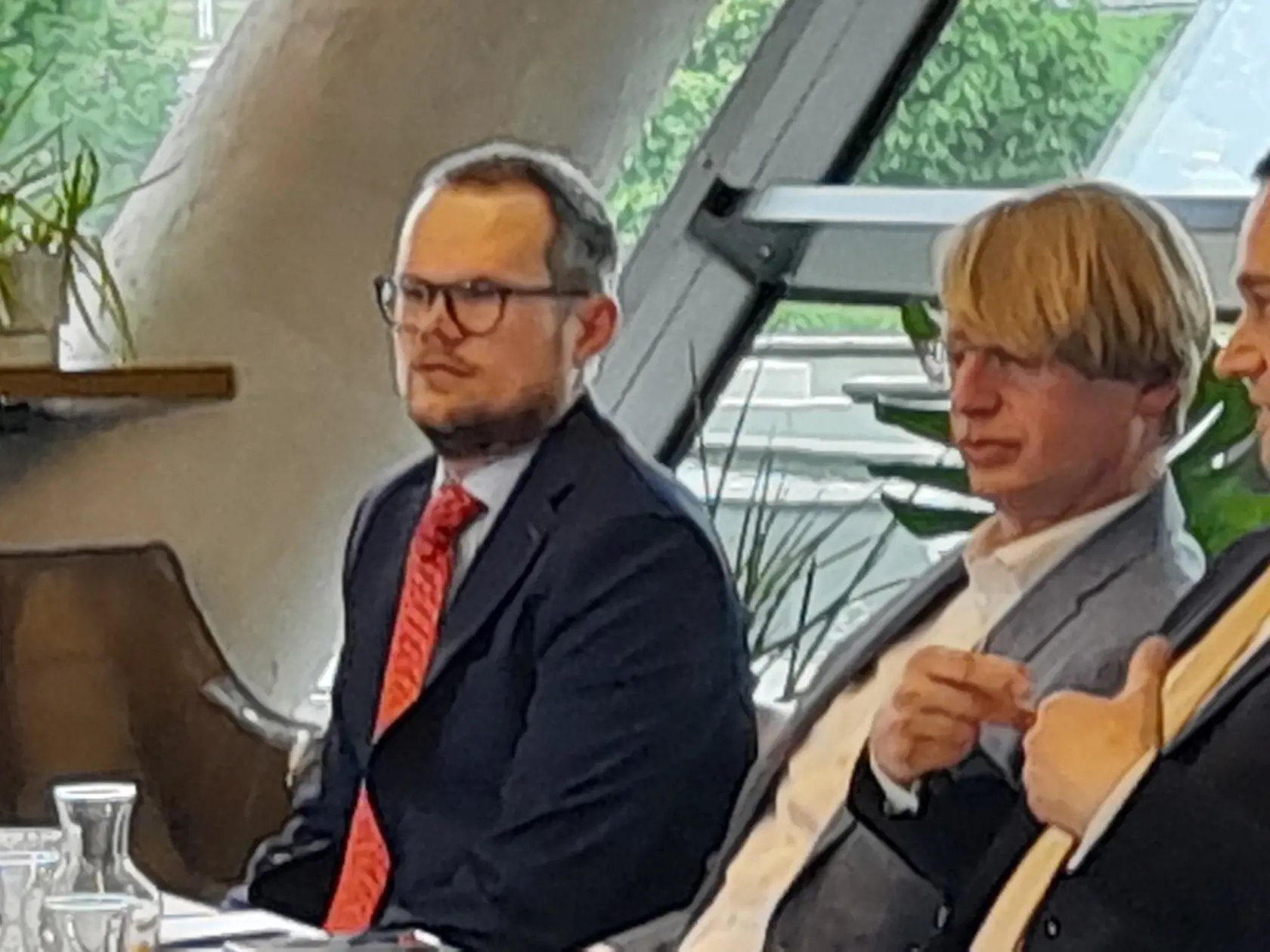 Na snímke advokát Peter Kubina a partner investičnej skupiny Penta zodpovedný za zdravotníctvo Václav Jirků počas tlačovej konferencie investičnej skupiny Penta.