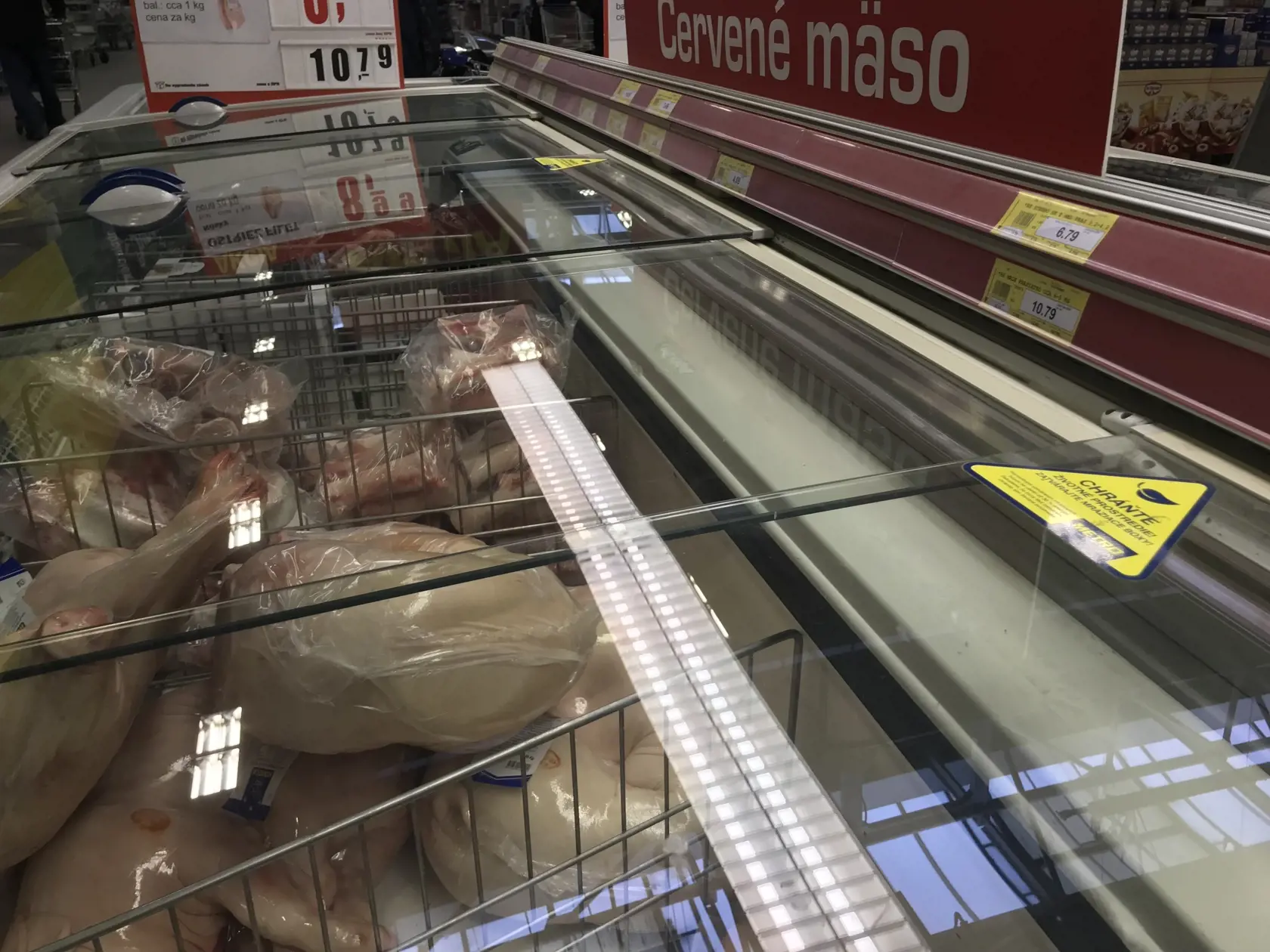 "V uvedených výrobkoch boli analýzou zistené stopy mliečnej bielkoviny, ktoré nie sú deklarované v označení," vysvetlila v ozname Petra Bártová, vedúca oddelenia kvality.