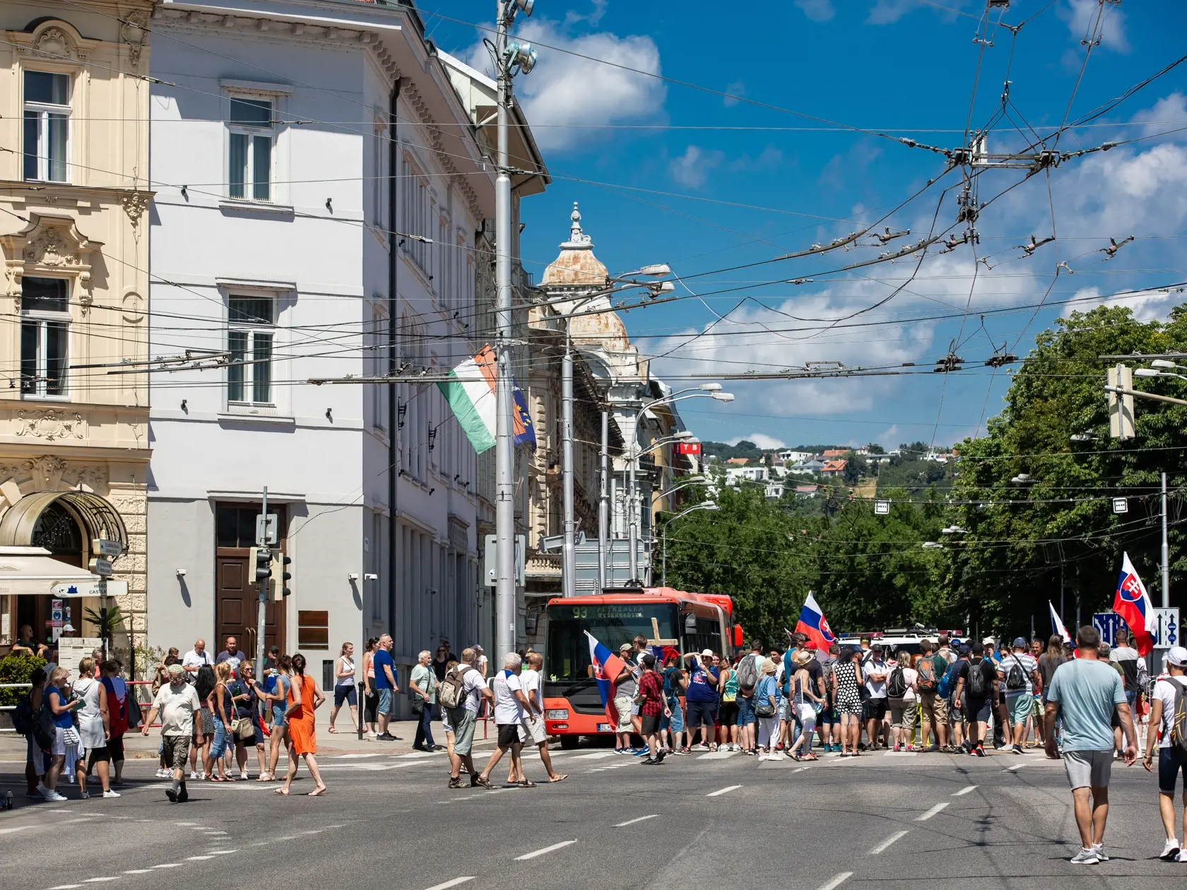 Demonštrácia v centre Bratislavy proti očkovaniu, pandemickým opatreniam, prezidentke SR Zuzane Čaputovej, členom vlády a parlamentu.