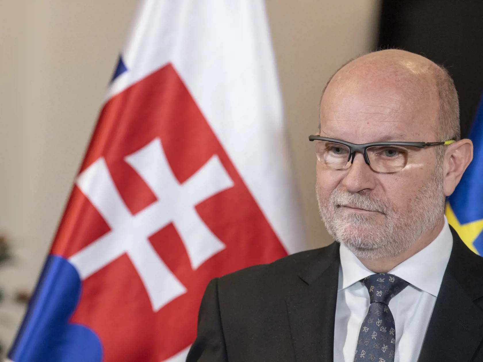 Dočasne poverený minister zahraničných vecí a európskych záležitostí SR Rastislav Káčer počas tlačovej konferencie s českým ministrom zahraničnách vecí Janom Lipavským na zámku Šimák 31. januára 2023 v Pezinku. Témou rokovaní boli aktuálne otázky bilaterálnej a regionálnej spolupráce, ako aj aktuálna medzinárodno-bezpečnostná situácia v súvislosti s pokračujúcou ruskou agresiou na Ukrajine. FOTO TASR - Michal Svítok