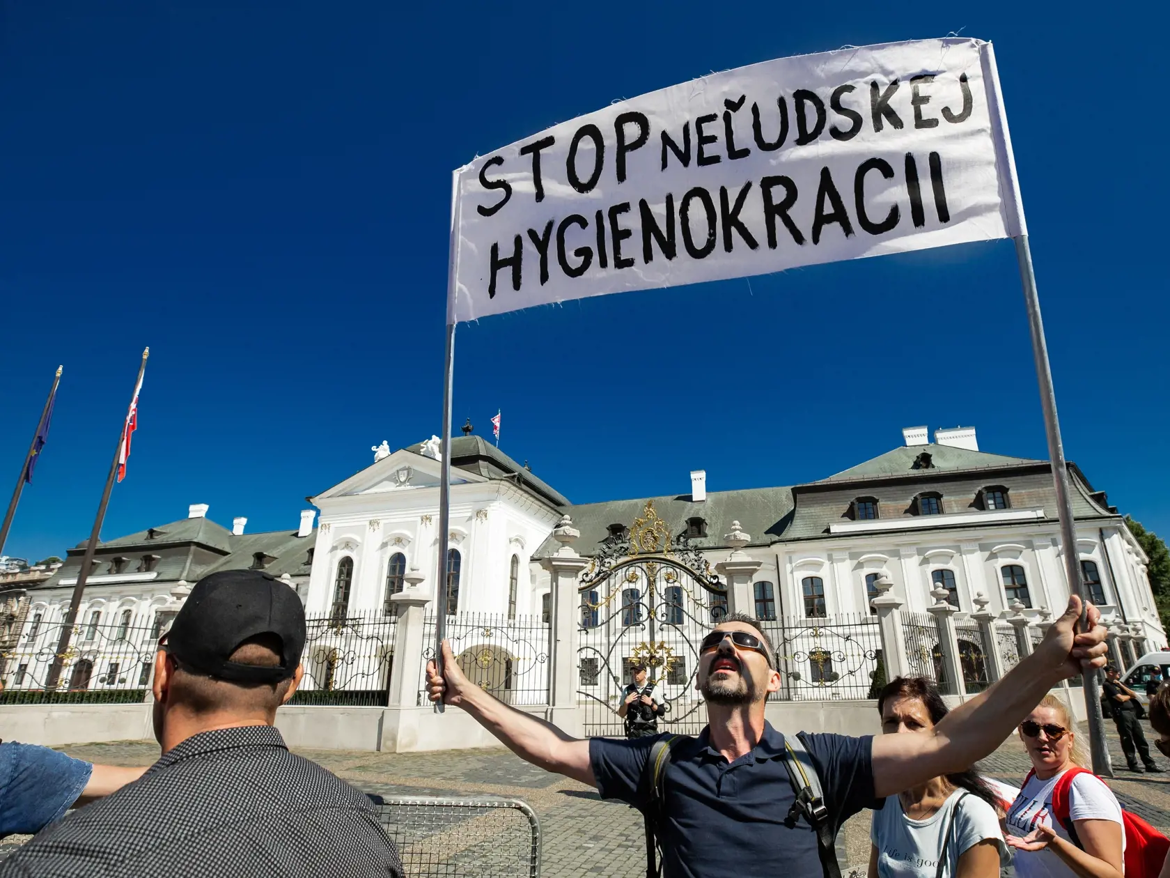 Demonštrácia v centre Bratislavy proti očkovaniu, pandemickým opatreniam, prezidentke SR Zuzane Čaputovej, členom vlády a parlamentu.