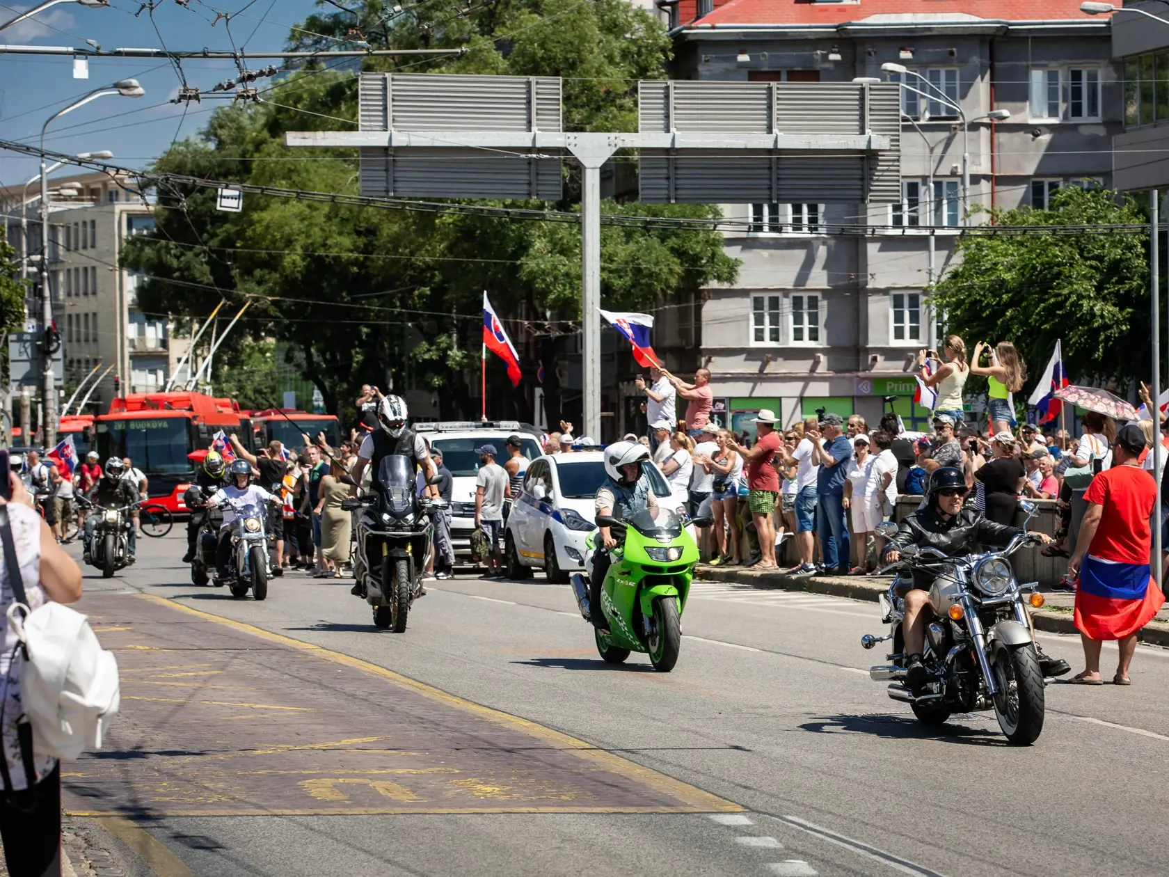 Demonštrácia v centre Bratislavy proti očkovaniu, pandemickým opatreniam, prezidentke SR Zuzane Čaputovej, členom vlády a parlamentu.
