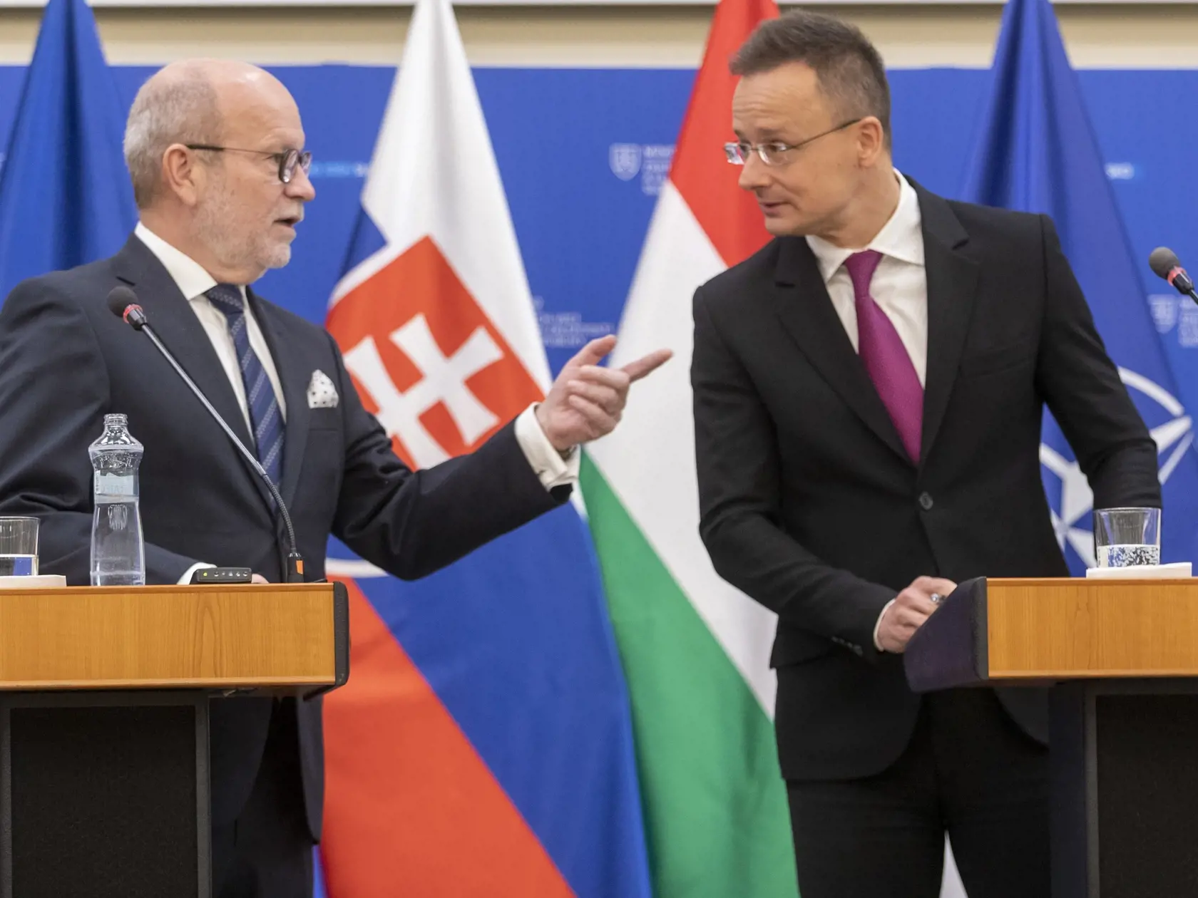 Minister zahraničných vecí Maďarska Péter Szíjjártó a minister zahraničných Slovenska Rastislav Káčer.