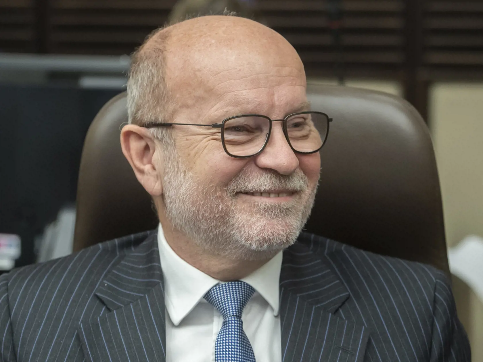 Na snímke dočasne poverený minister zahraničných vecí a európskych záležitostí SR Rastislav Káčer sa usmieva počas 132. schôdze vlády SR v Bratislave v stredu 25. januára 2023. FOTO TASR - Martin Baumann