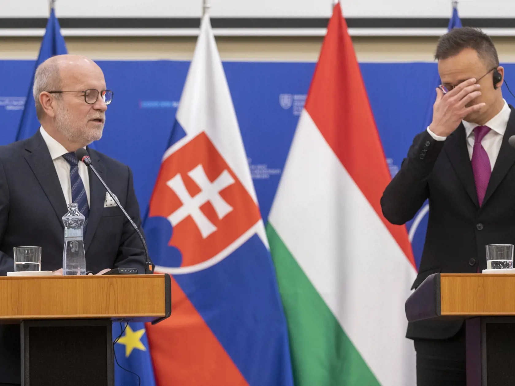 Minister zahraničných vecí Maďarska Péter Szíjjártó a minister zahraničných Slovenska Rastislav Káčer.