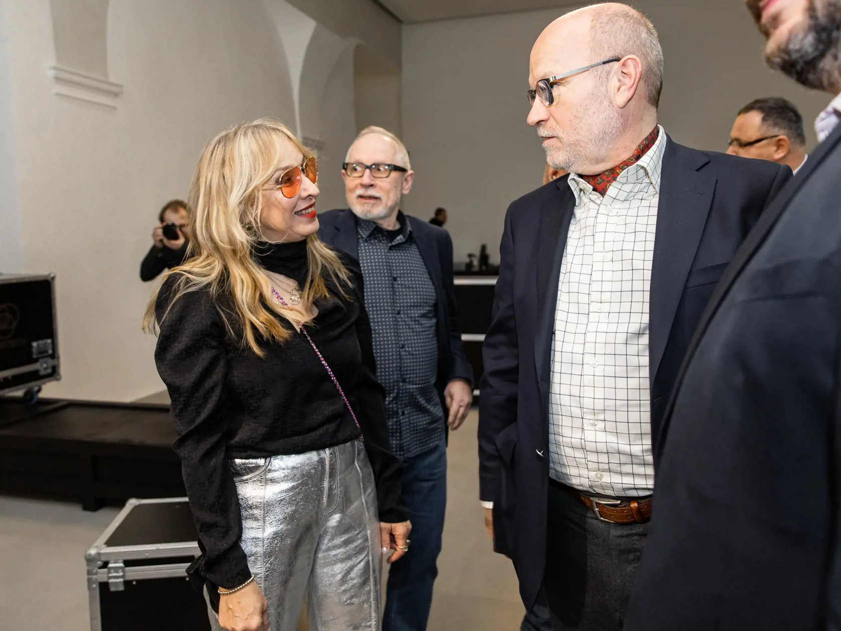 Výstava osobných predmetov zosnulého speváka Miroslava Žbirku na Bratislavskom hrade. Na snímke Katarína Žbirková a Rastislav Káčer.