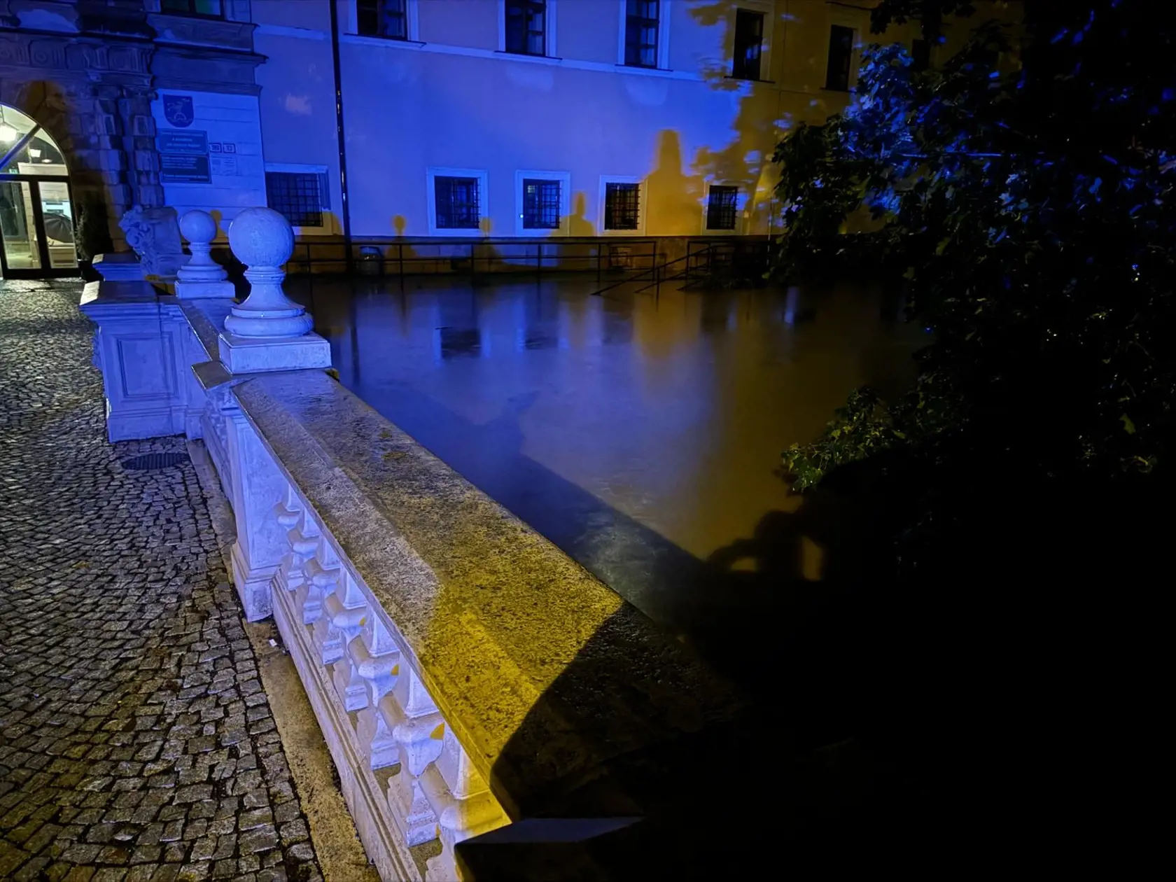 V Stupave stúpala voda už v sobotu večer.