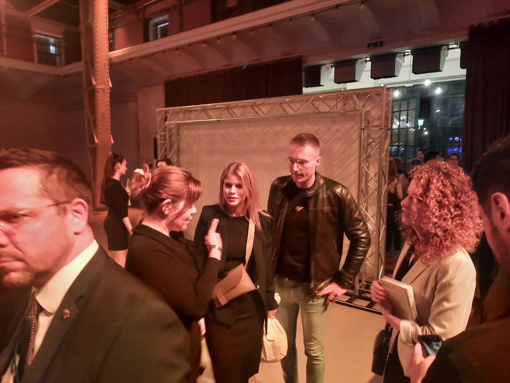 Michal Kovačič a Zuzana Kovačič Hanzelová sa na krste knihy Kuciak dobre bavili.
