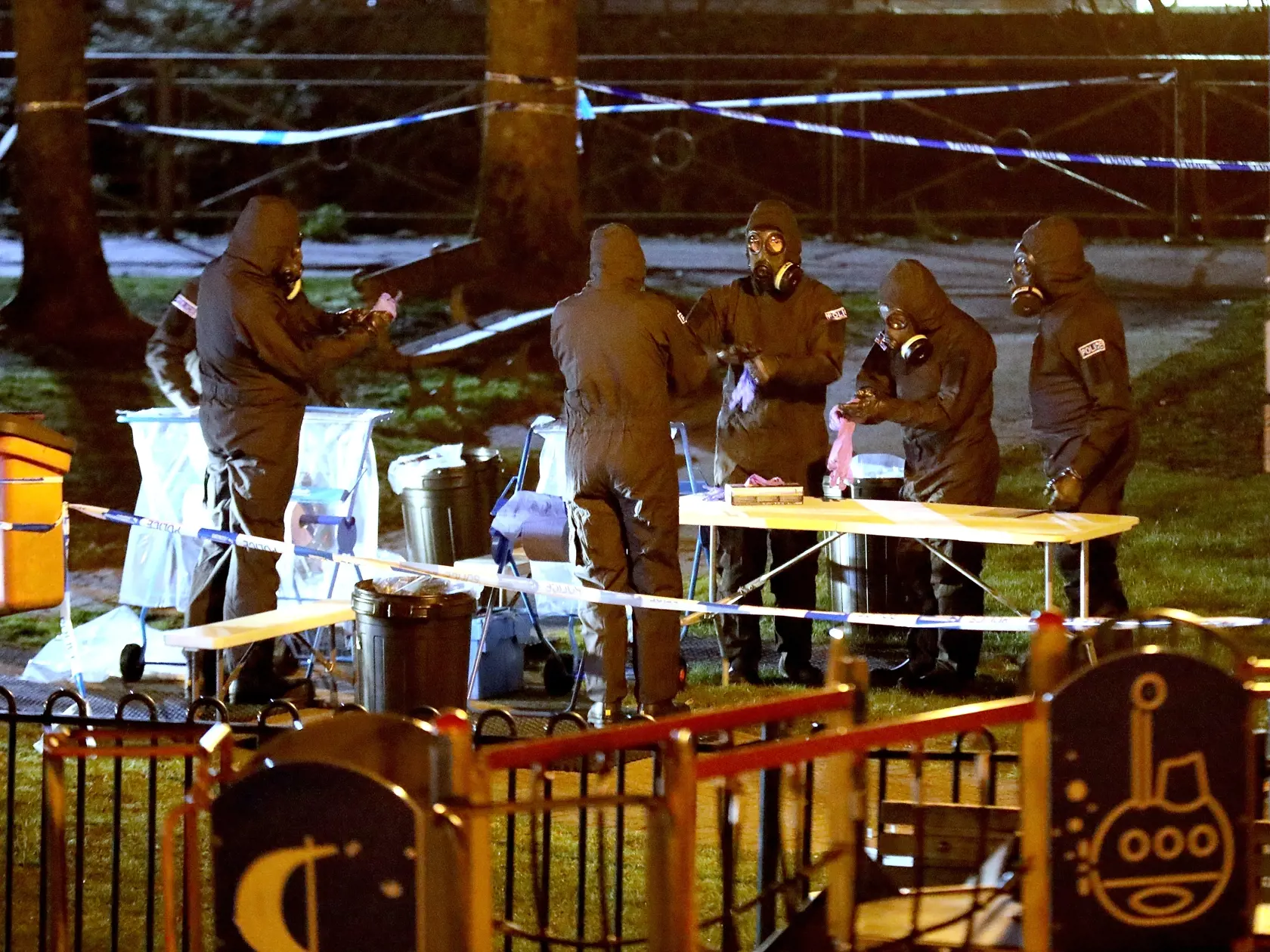 SALISBURY, ENGLAND - MARCH 13:  Police officers in forensics suits and protective masks work at the scene of the poisoning of Sergei Skripal on March 13, 2018 in Salisbury, England. British Prime Minister Theresa May has given the Russian government a deadline of midnight tonight to explain why a nerve agent of Russian origin was used in the poisoning of former Russian agent Sergei Skripal and his daughter. Mr Skripal who was granted refuge in the UK following a 'spy swap' between the US and Russia in 2010 and his daughter remain critically ill after being attacked with a nerve agent.  (Photo by Christopher Furlong/Getty Images)