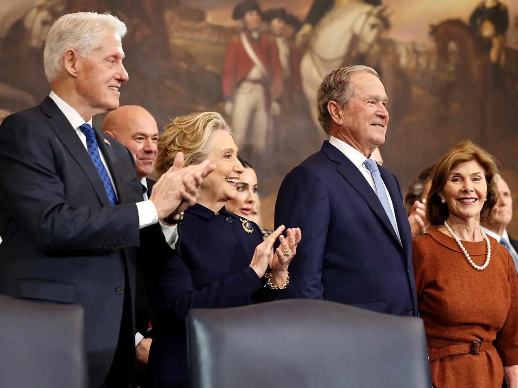 Inaugurácia Donalda Trumpa. Na snímke bývalí prezidenti Bill Clinton s manželkou Hillary a George W. Bush s manželkou Laurou.