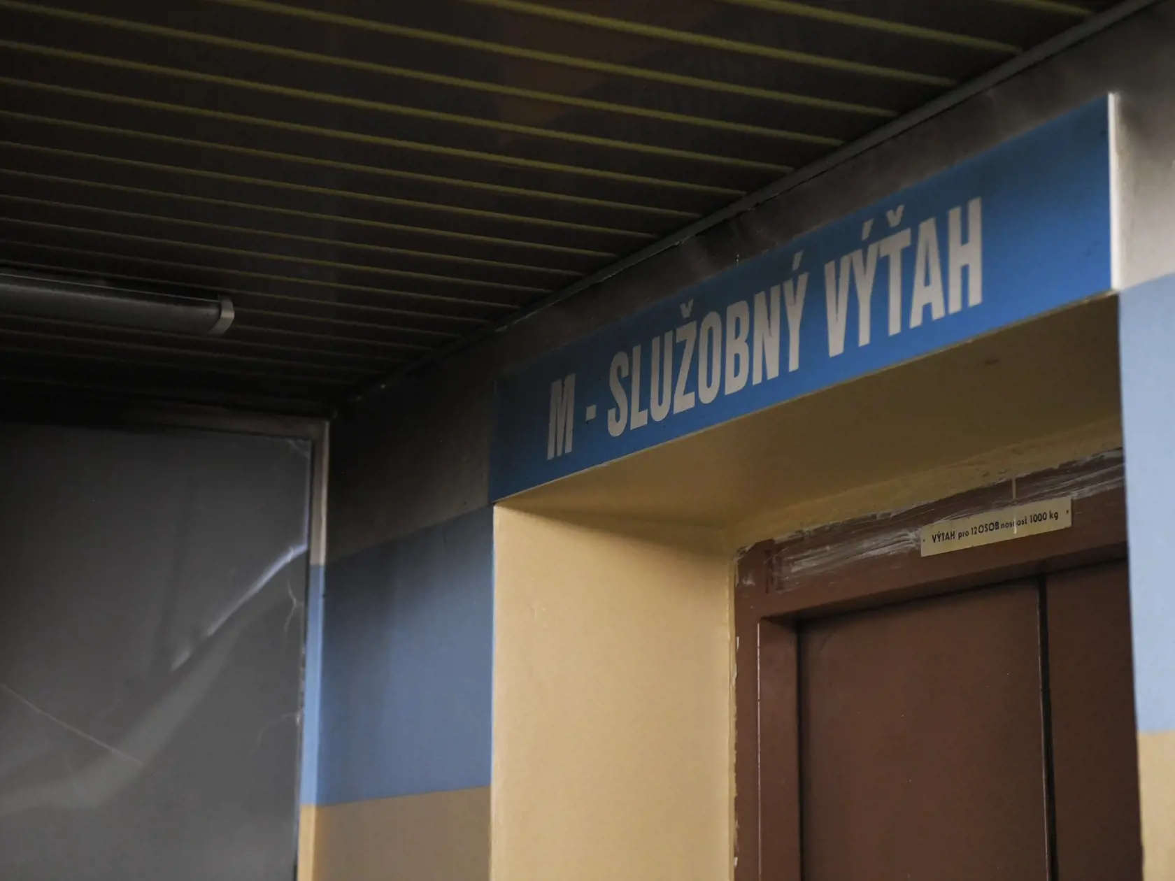 Čierne čmuhy po požiari na služobnom výťahu v UNLP.