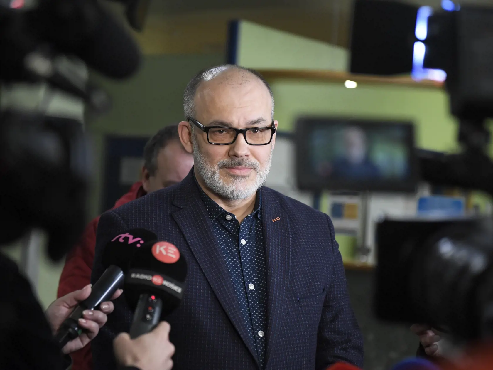 Jedným dychom však priznal, že všetky deti evakuované neboli: „Ani zo 17. poschodia sme neevakuovali deti. Nebol dôvod.“