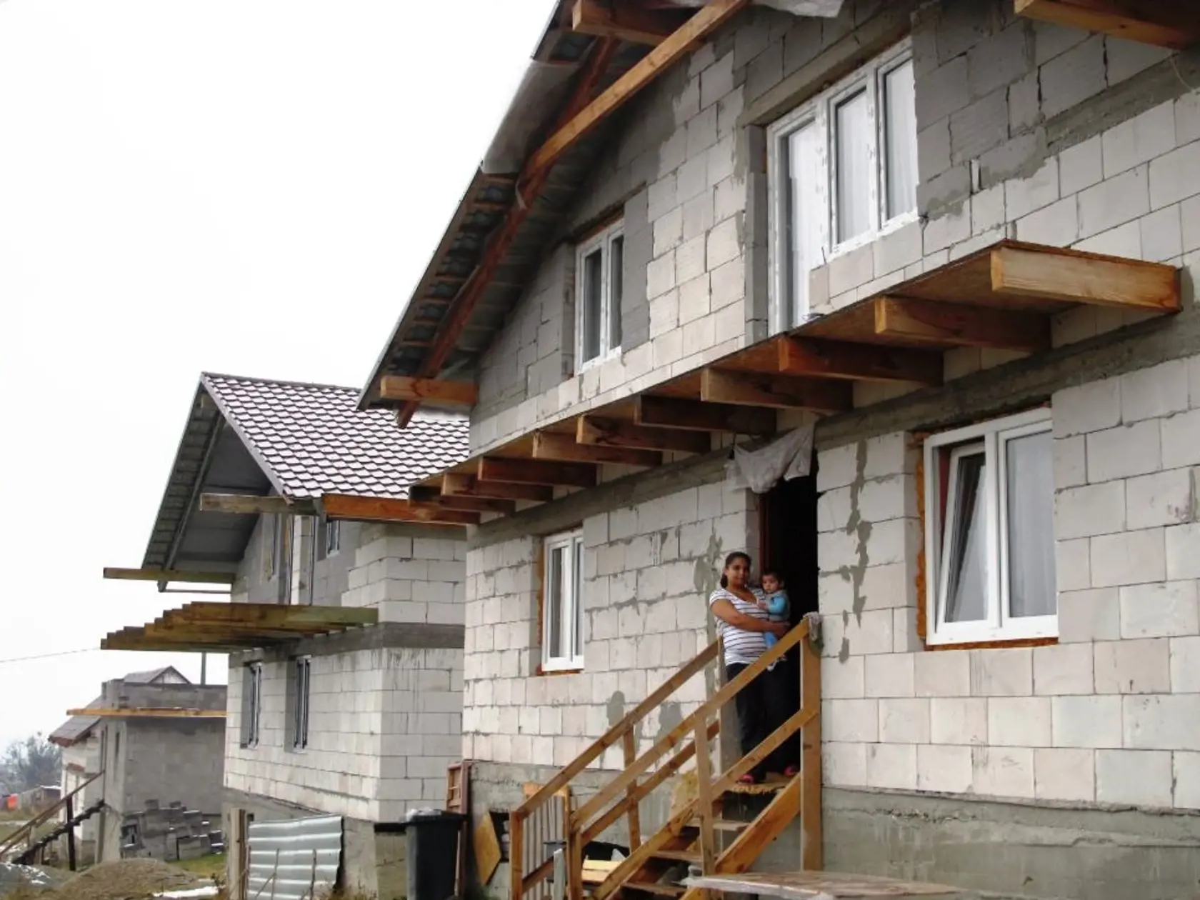 Rovnaký projekt svojpomocnej  výstavby rodinných domov funguje  už niekoľko rokov v obci Rankovce v okrese Košice - okolie.