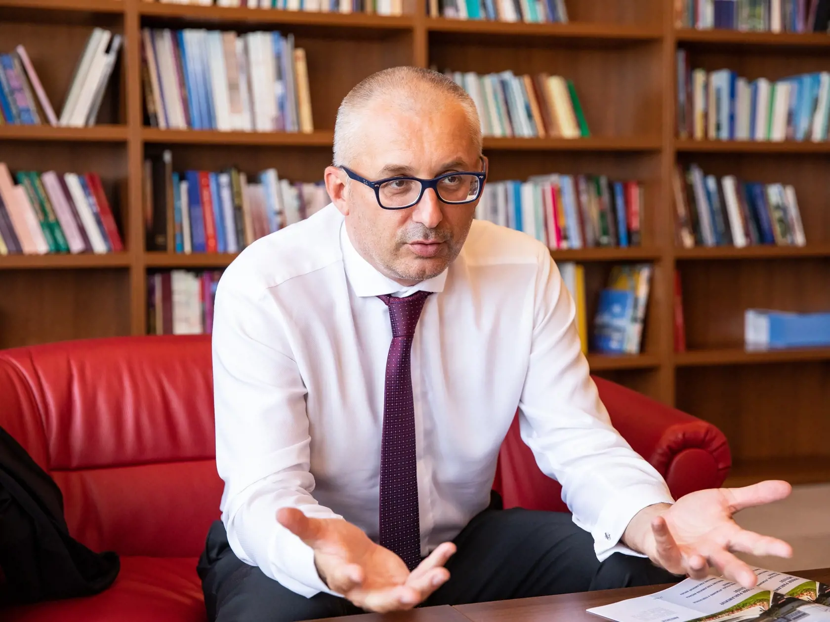 Poslanec NRSR Miroslav Kollár. Strana Za ľudí.