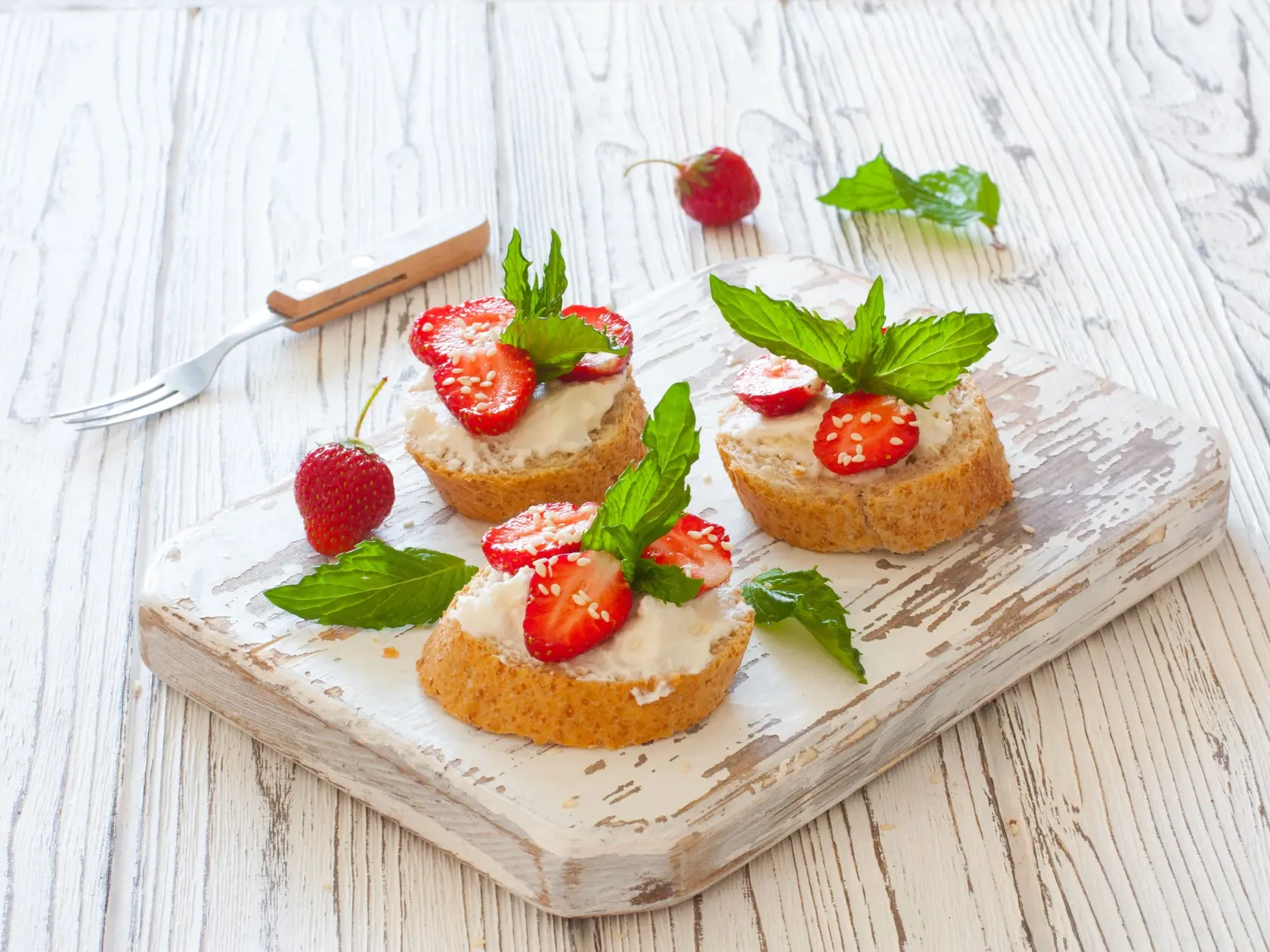 Toasts with oat  bread, ricotta and fresh strawberries