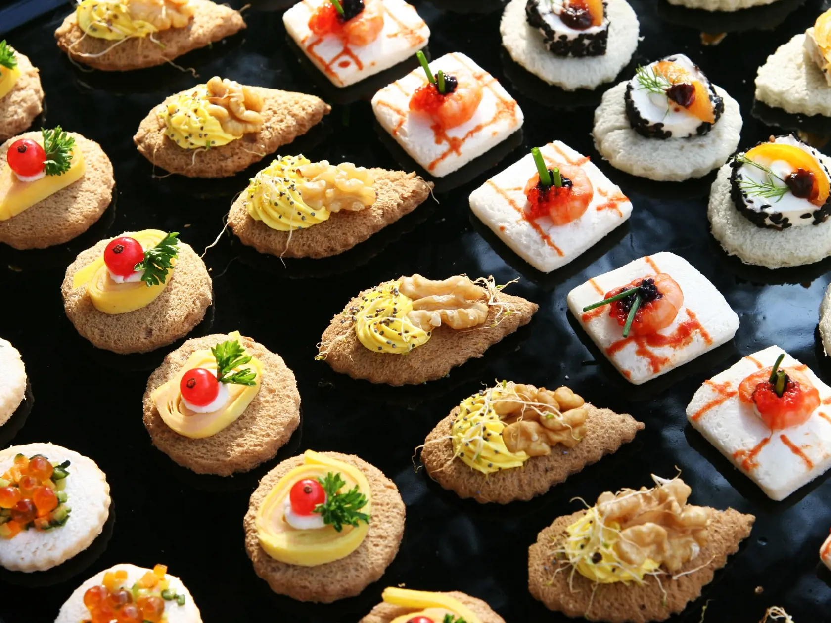 fresh canapè tray