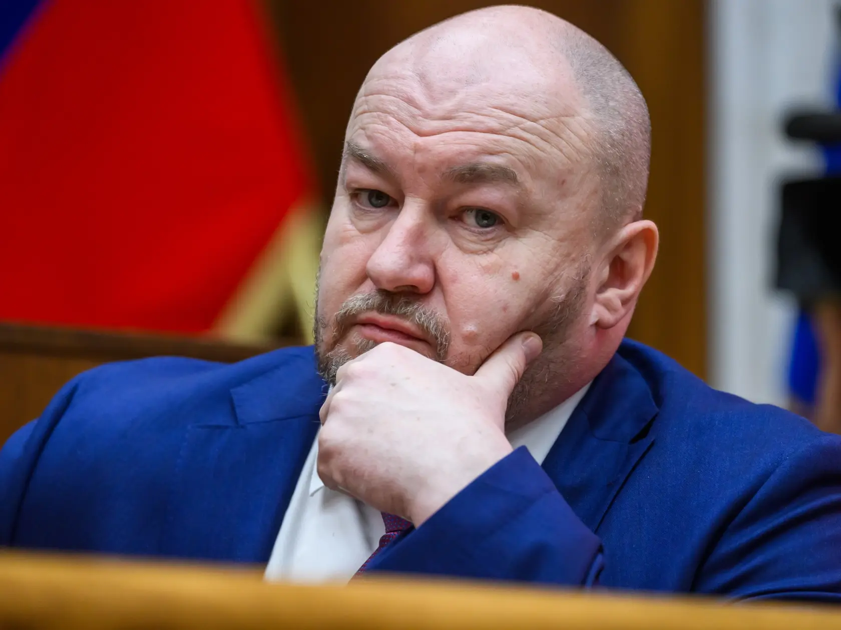 Veľmi citlivo sa vyjadril minister športu Rudol Huliak: "Hovoril jazykom obyčajných ľudí, nebál sa pomenovať problémy dnešnej doby a vždy stál na strane slabších. Jeho hlas volajúci po ochrane prírody, dôstojnosti človeka a po mieri vo svete zanechal nezmazateľnú stopu. Ako minister cestovného ruchu a športu, ale najmä ako veriaci človek s úctou k tradíciám a hodnotám, vzdávam úctu tomuto výnimočnému mužovi. Odpočívajte v pokoji."