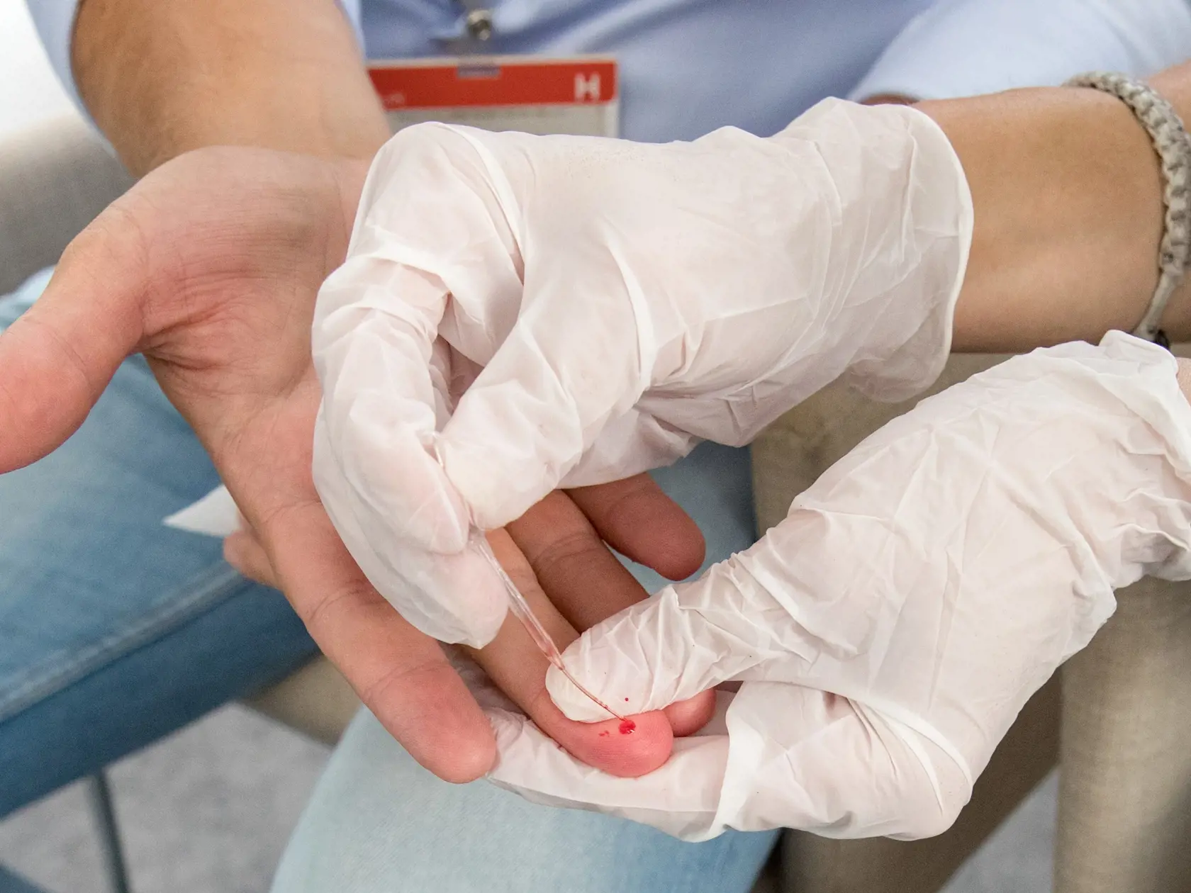 Rýchlotest COVID-19 IgG/IgM.
Test na protilátky, ktorý deteguje 2 druhy protilátok (IgG a IgM), ktoré tvorí ľudský organizmus v prípade kontaktu s vírusom SARS-CoV-2.