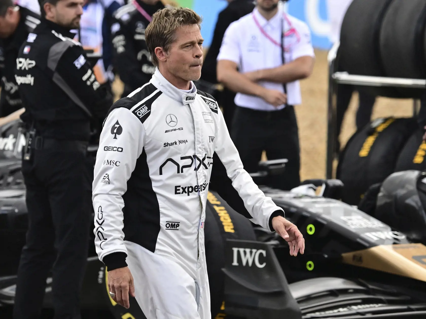 Tvorcovia filmu F1 zverejnili upútavku k novinke. Zahrajú si tu Brad Pitt, Damson Idris i slávny jazdec Lewis Hamilton. Film do kín zavíta v priebehu budúcoročného leta.