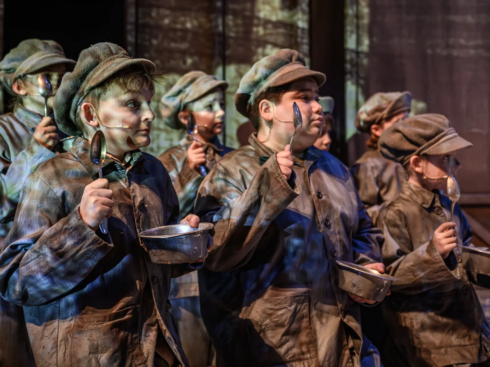 Slávny román Charlesa Dickensa - Oliver Twist ožil na javisku divadla Nová scéna v Bratislave.